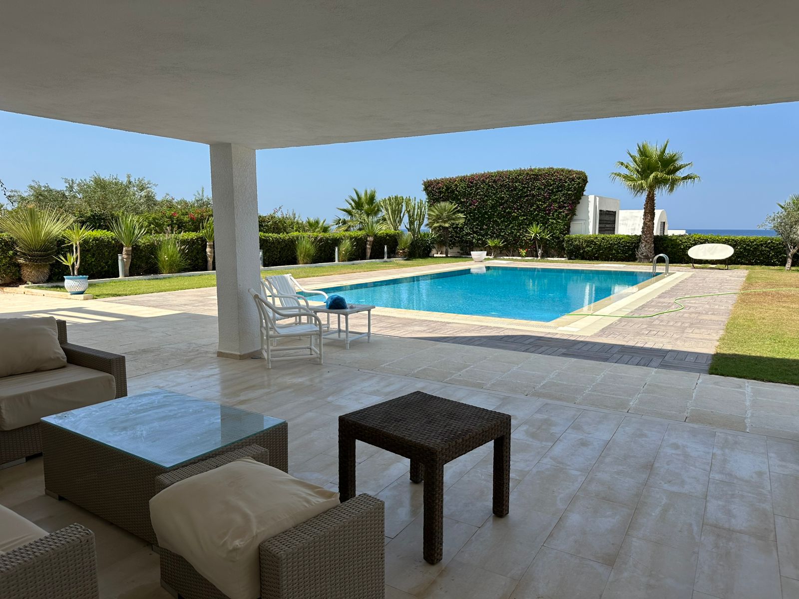 Akouda Chatt Meriem Location vacances Maisons Villa standing  vue mer plus piscine