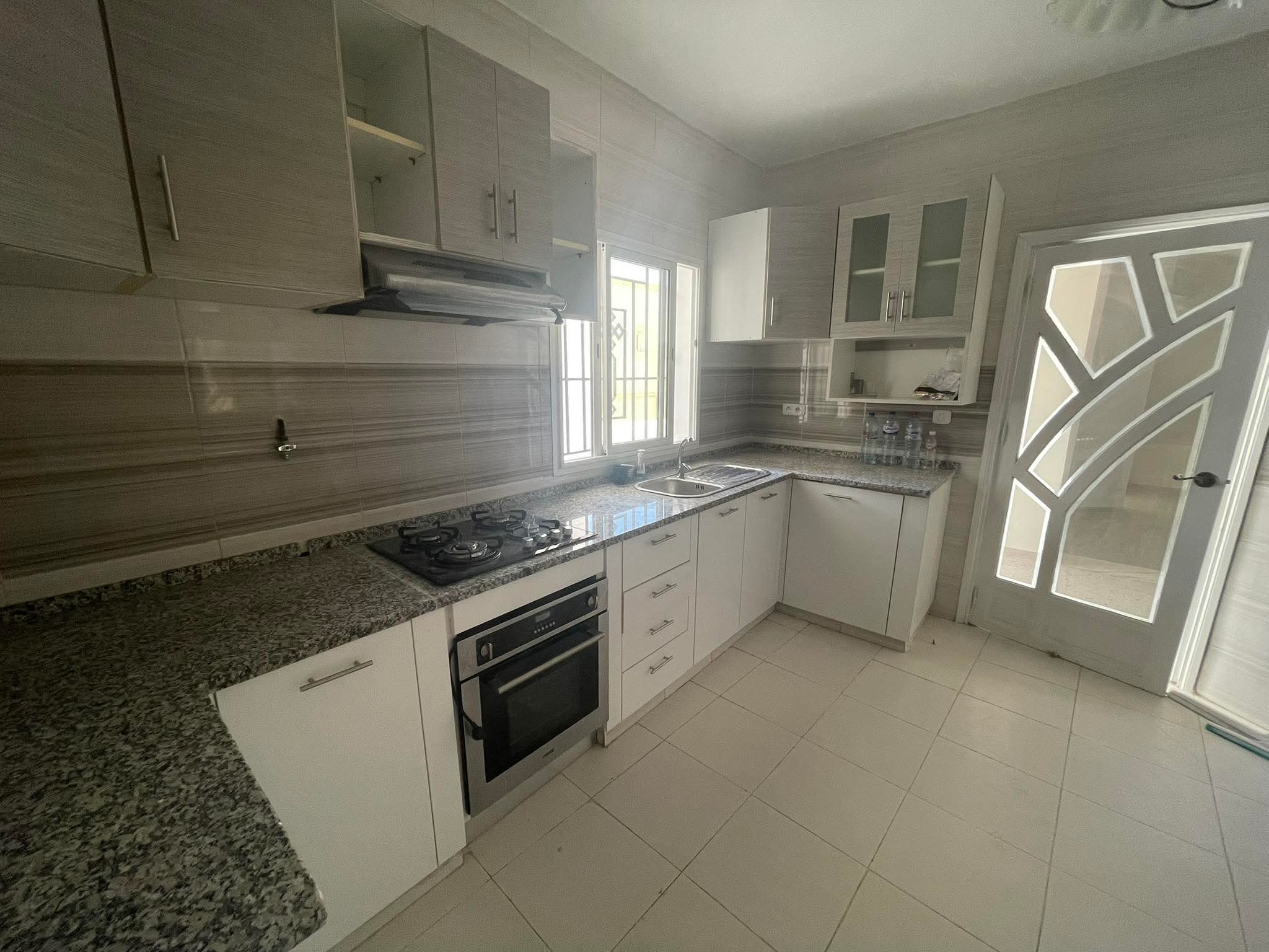 Ariana Ville Riadh Landlous Location Appart. 4 pices Etage de villa s4 1400 d a riadh andalous
