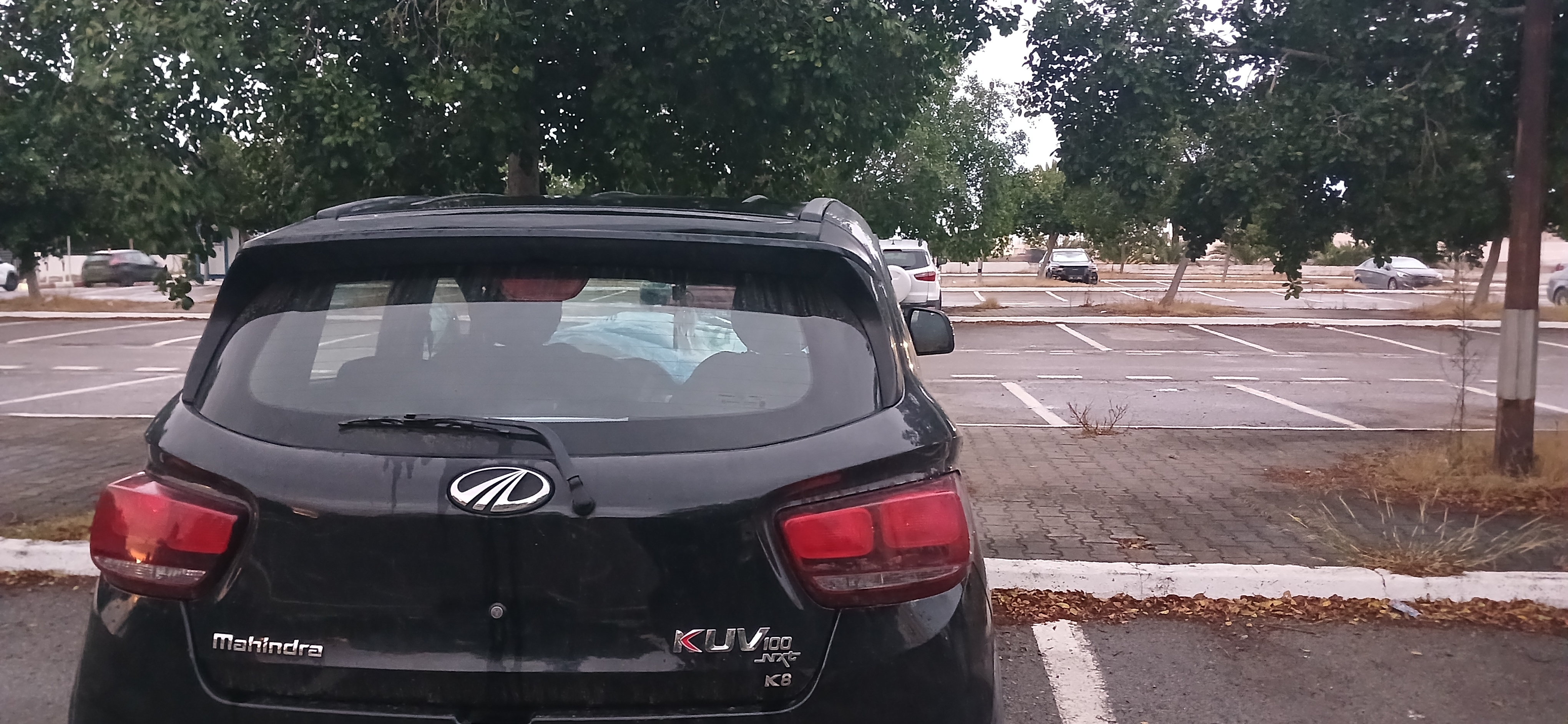 Ariana Ville El Menzah 8 Mahindra Autre Modle Mahindra kuv 100 k8  essence 1pt2  5 cheveux