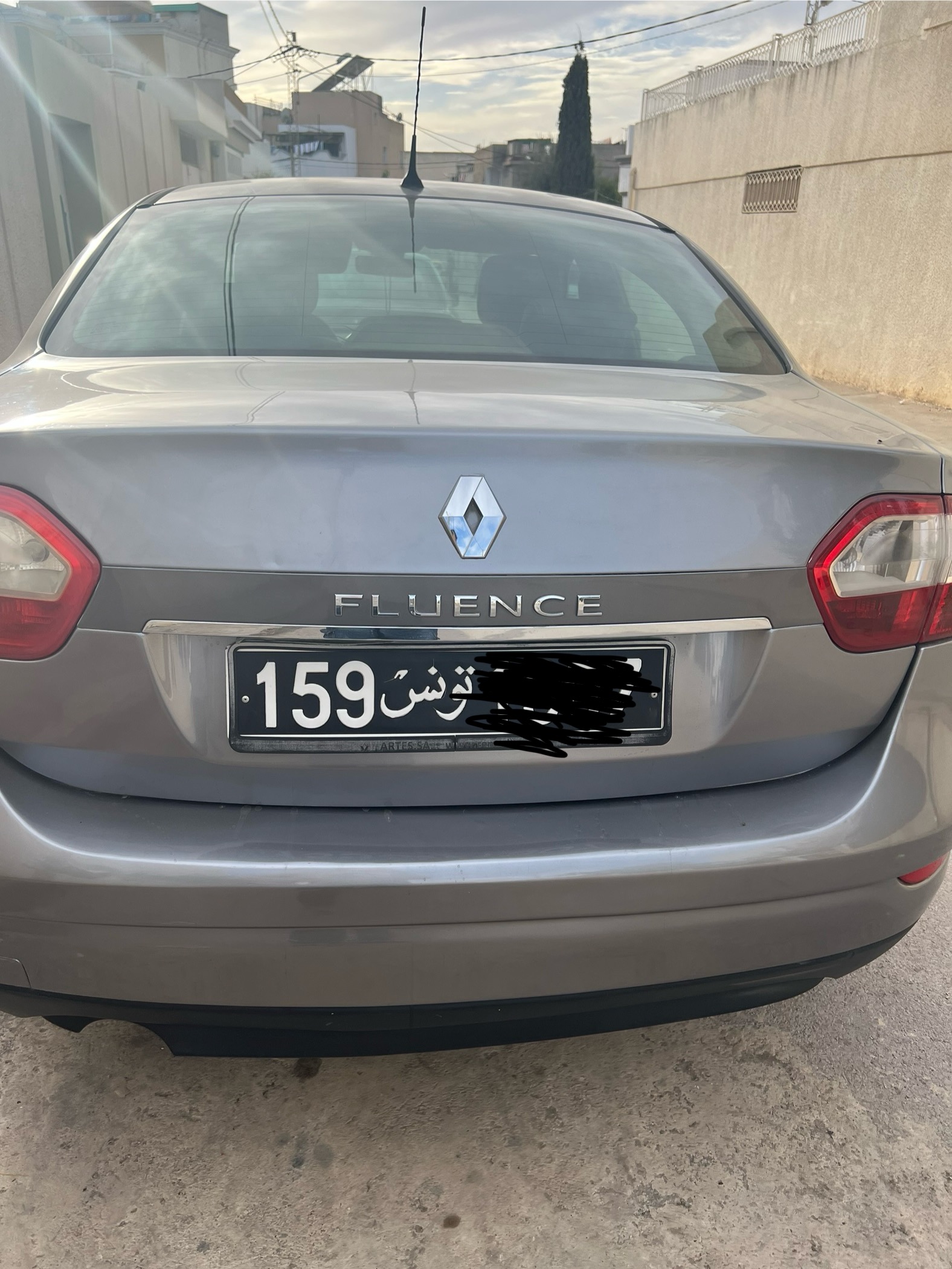 Ariana Ville Cite Ennouzha Renault FLUENCE Belle fluence bien entretenue