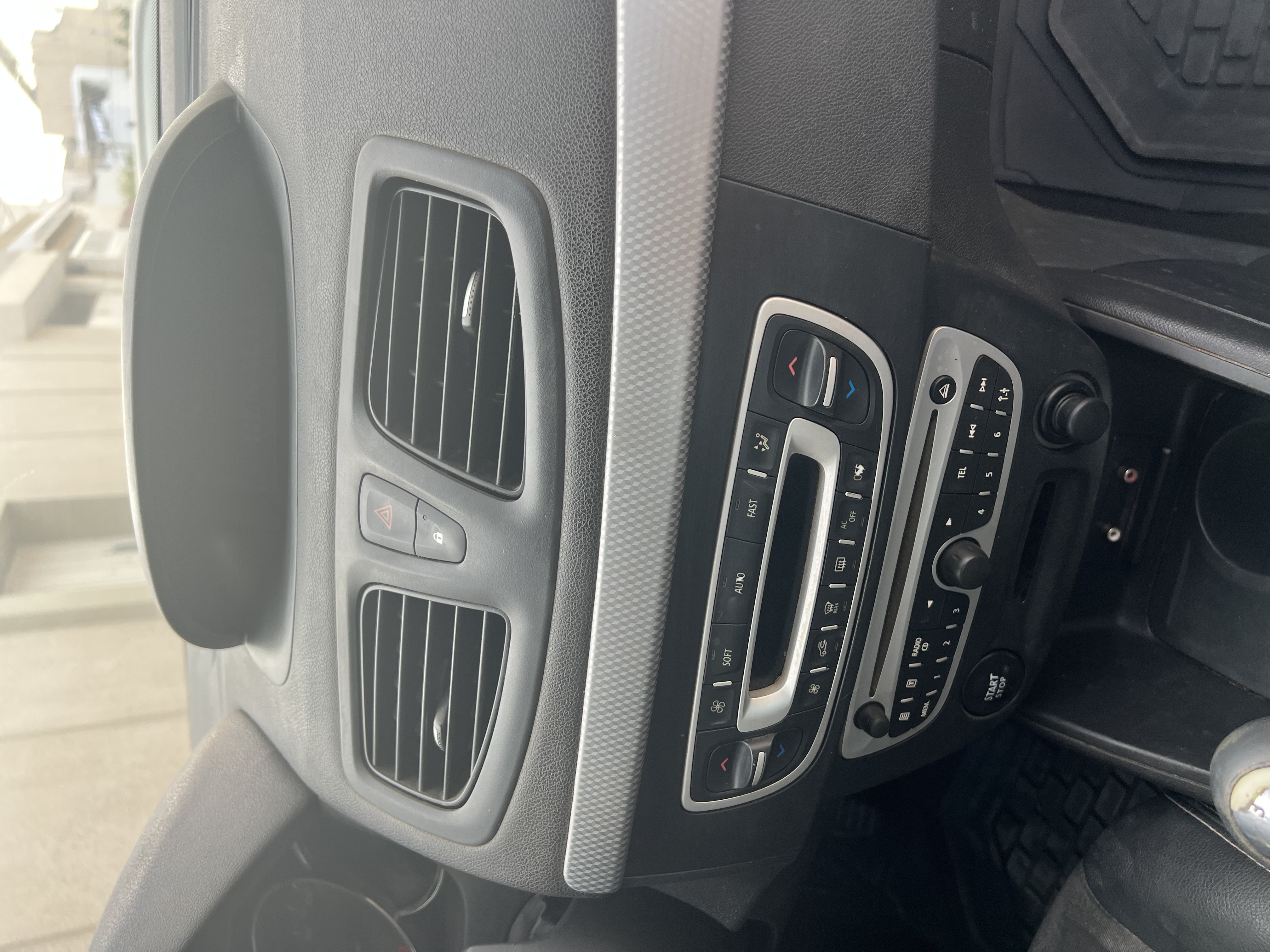 Ariana Ville Cite Ennouzha Renault FLUENCE Belle fluence bien entretenue