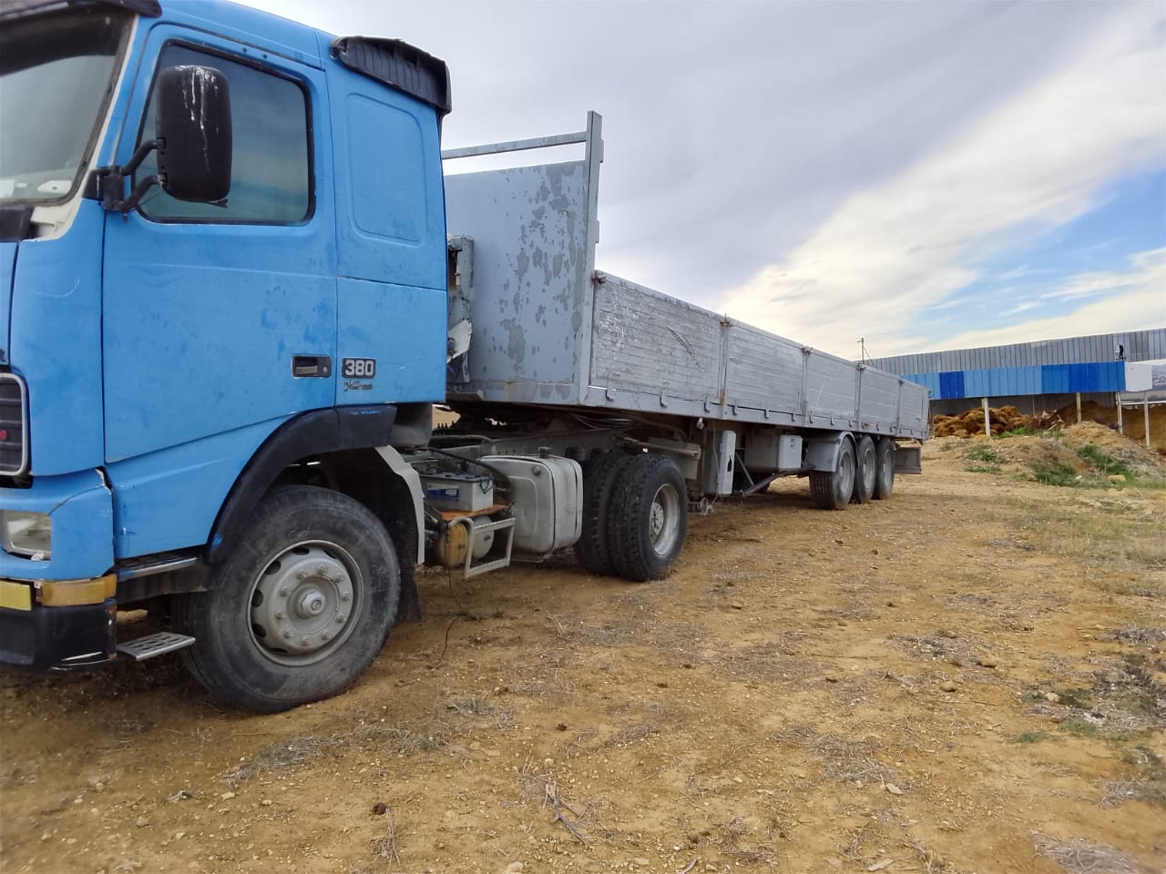 Mejez El Bab Mejez El Bab Volvo Autre Modle Tte remorque volvo et son plateau