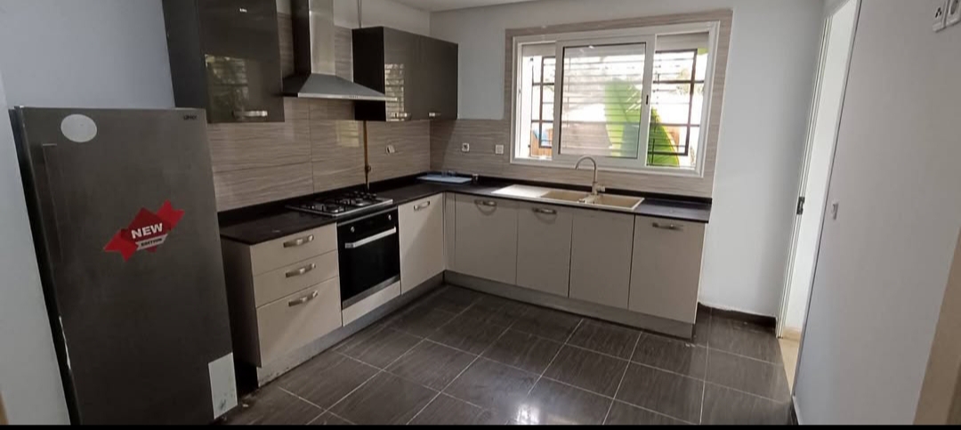 La Soukra&nbsp;Mosque Erraoudha&nbsp;Location&nbsp;Duplex&nbsp;Charmant duplex avec piscine