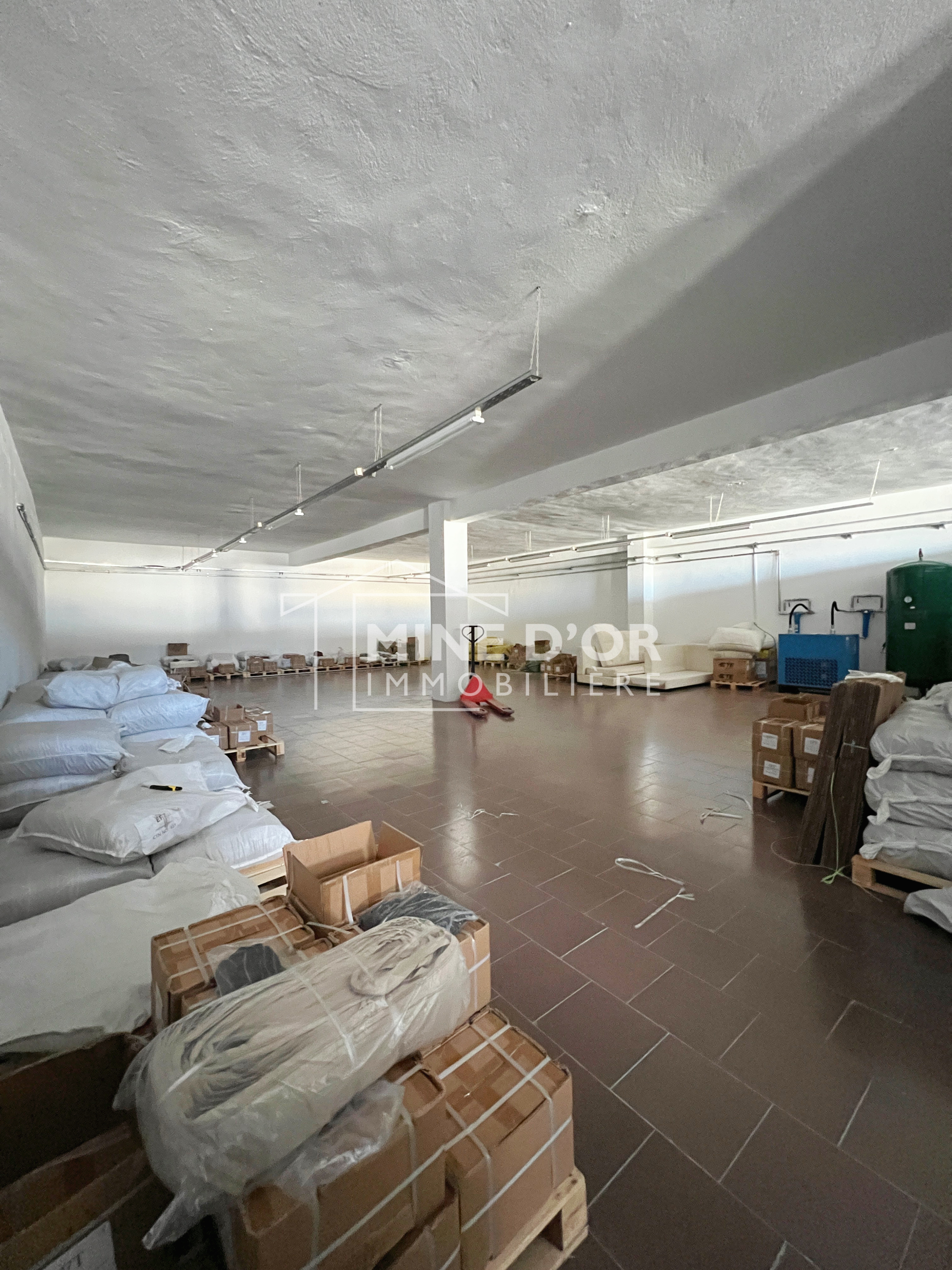 La Soukra&nbsp;Charguia 2&nbsp;Bureaux & Commerces&nbsp;Surfaces&nbsp;Al d�p�t au 1er �tage a charguia 2