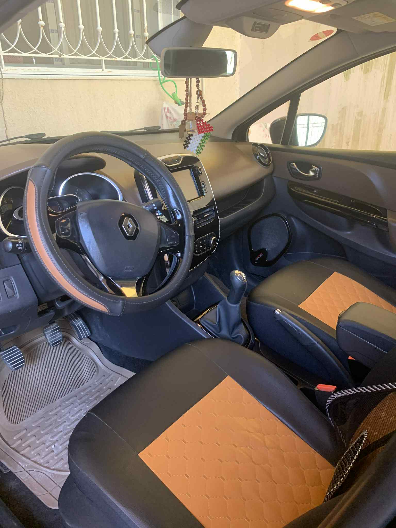 Raoued&nbsp;Cite El Ghazala 1&nbsp;Renault&nbsp;Clio&nbsp;Renault clio 4