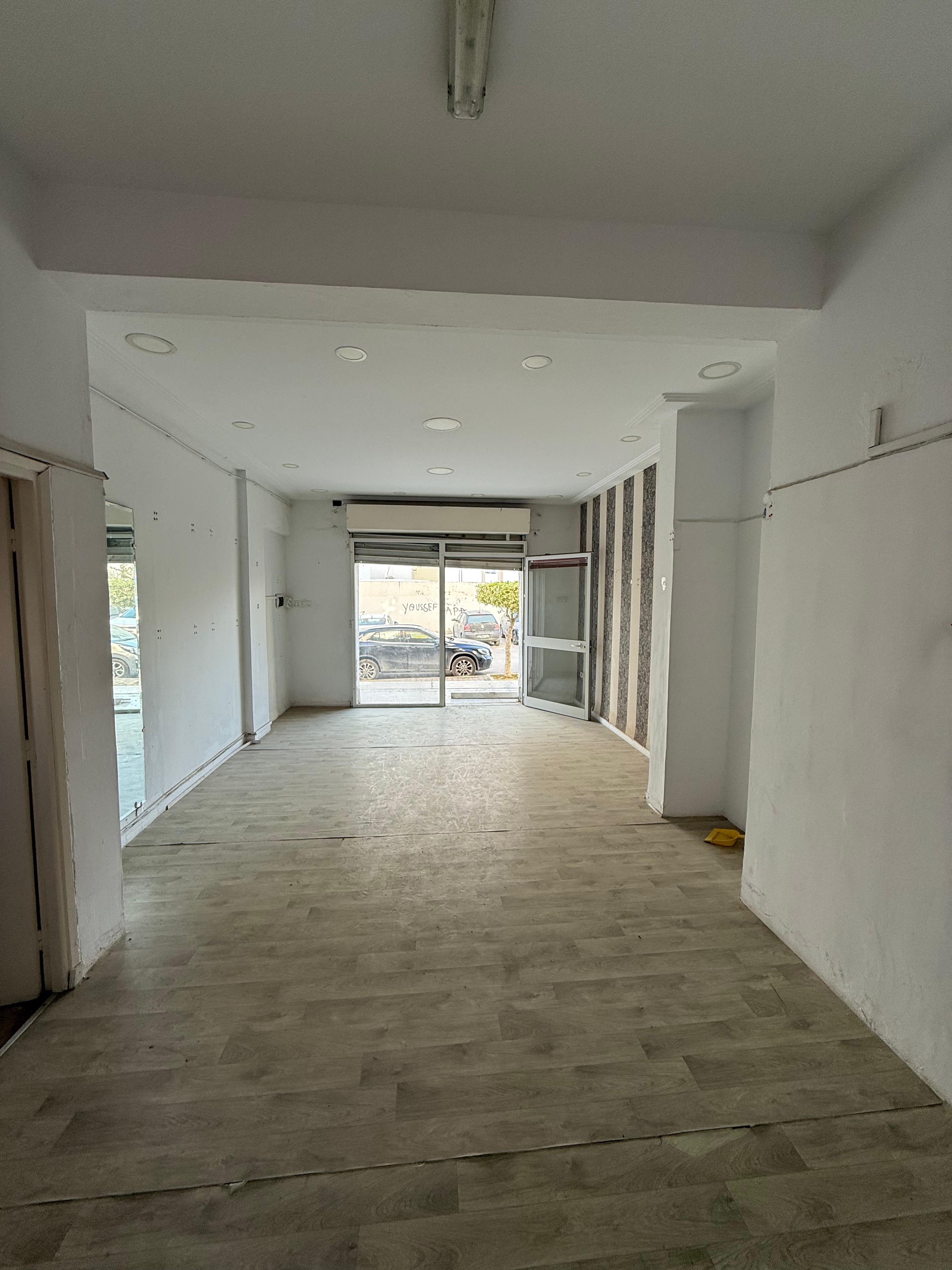 El Mourouj&nbsp;Cite Ibn Jazzar 2&nbsp;Location&nbsp;Autre&nbsp;Local spacieux