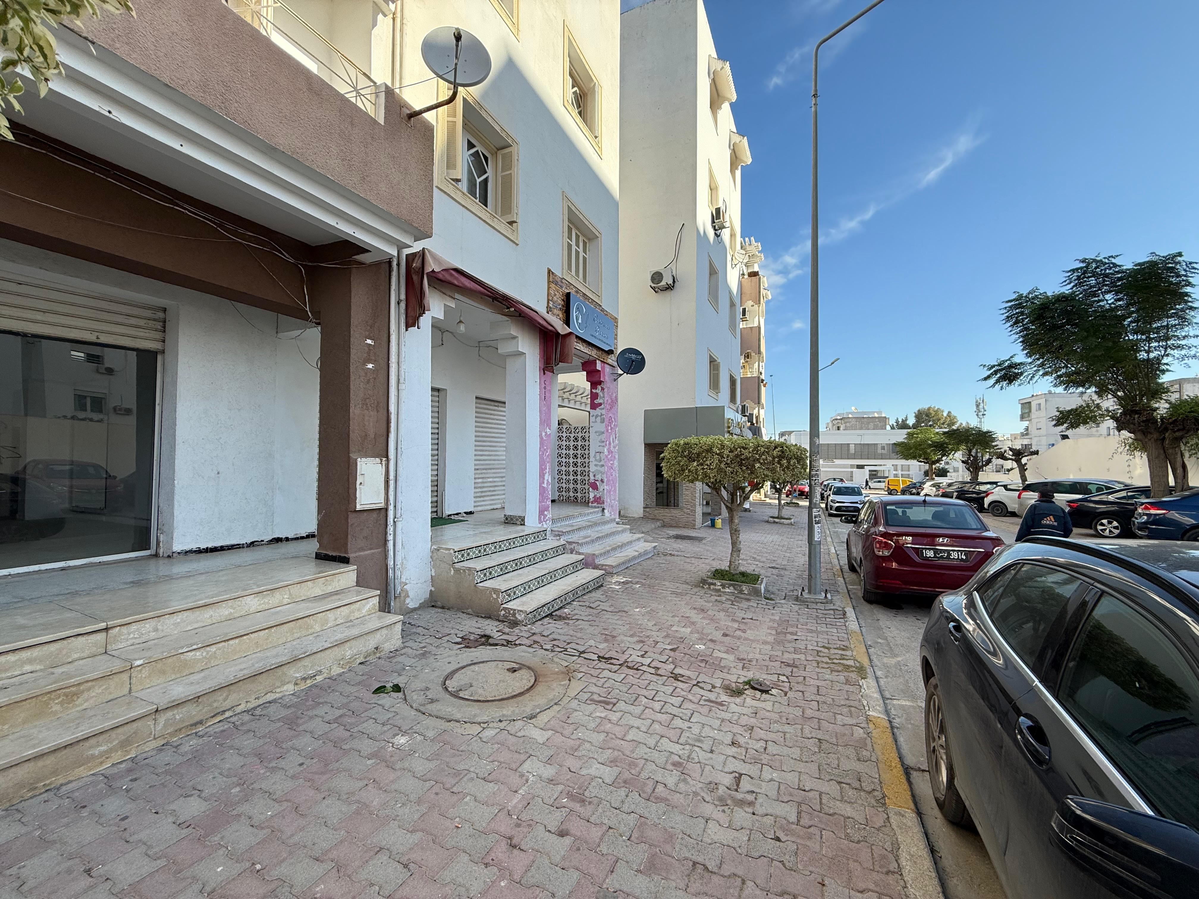 El Mourouj&nbsp;Cite Ibn Jazzar 2&nbsp;Location&nbsp;Autre&nbsp;Local spacieux