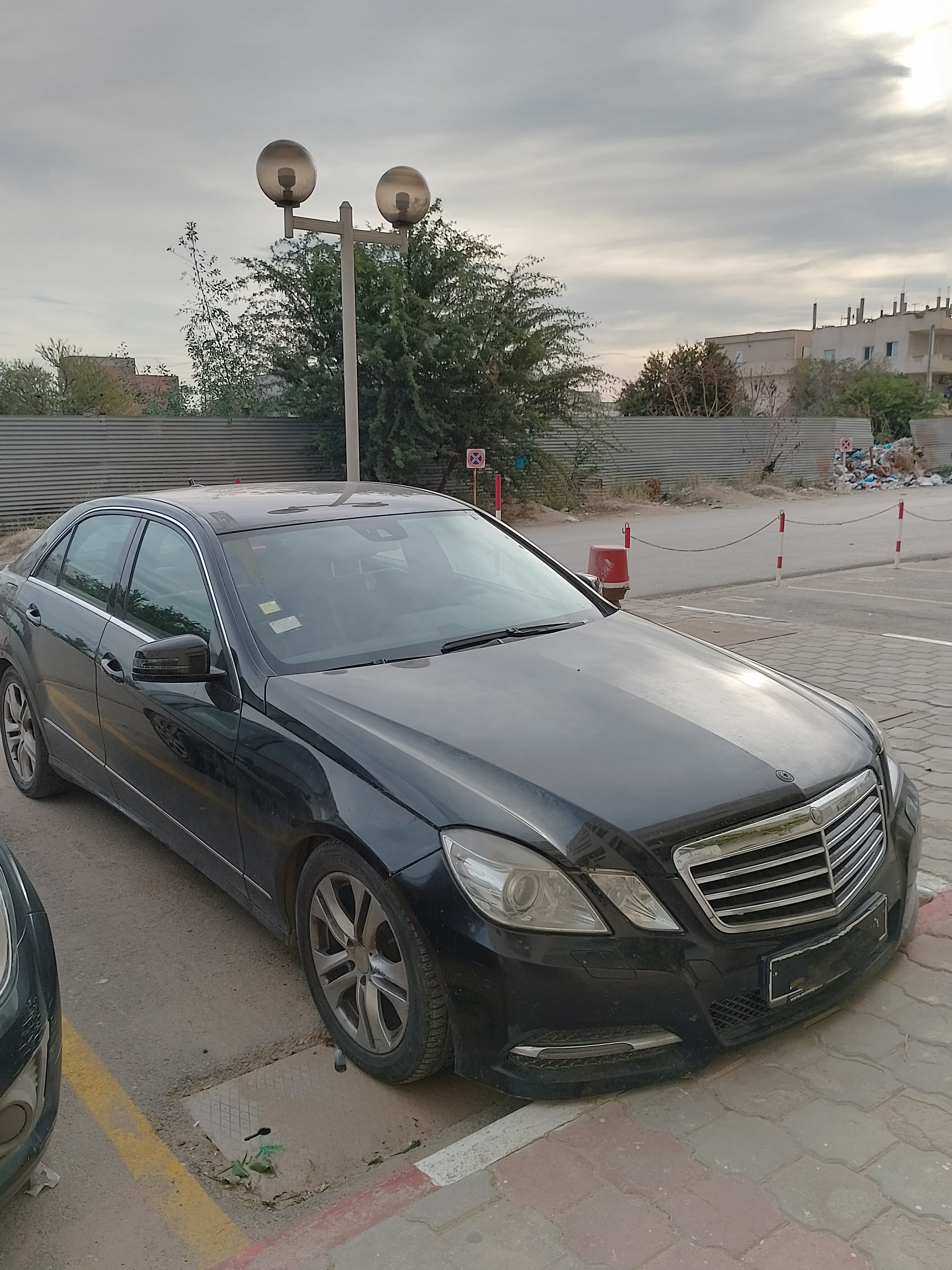 La Soukra&nbsp;Borj Louzir&nbsp;Mercedes&nbsp;E&nbsp;Mercedes e 200 en bonne �tat