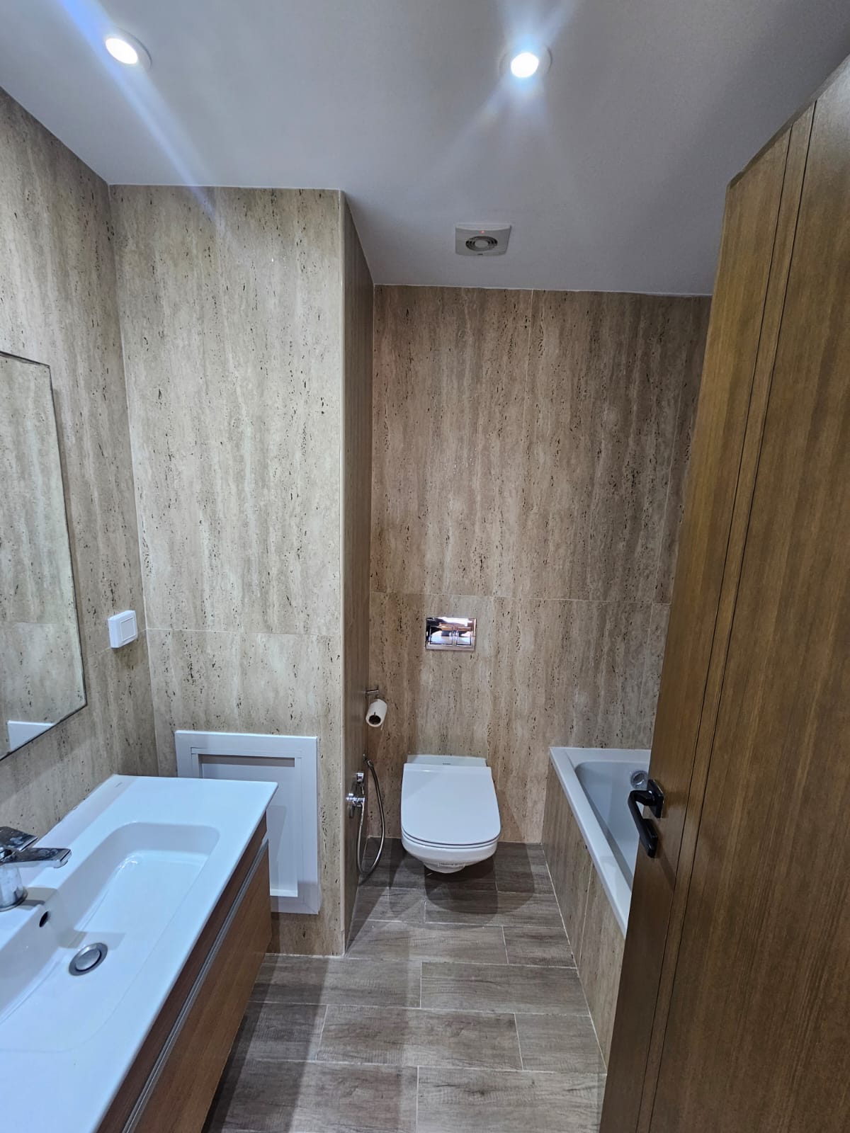 Ain Zaghouan&nbsp;Ain Zaghouan&nbsp;Location&nbsp;Appart. 3 pi�ces&nbsp;S plus deux haut standing � la nv soukra