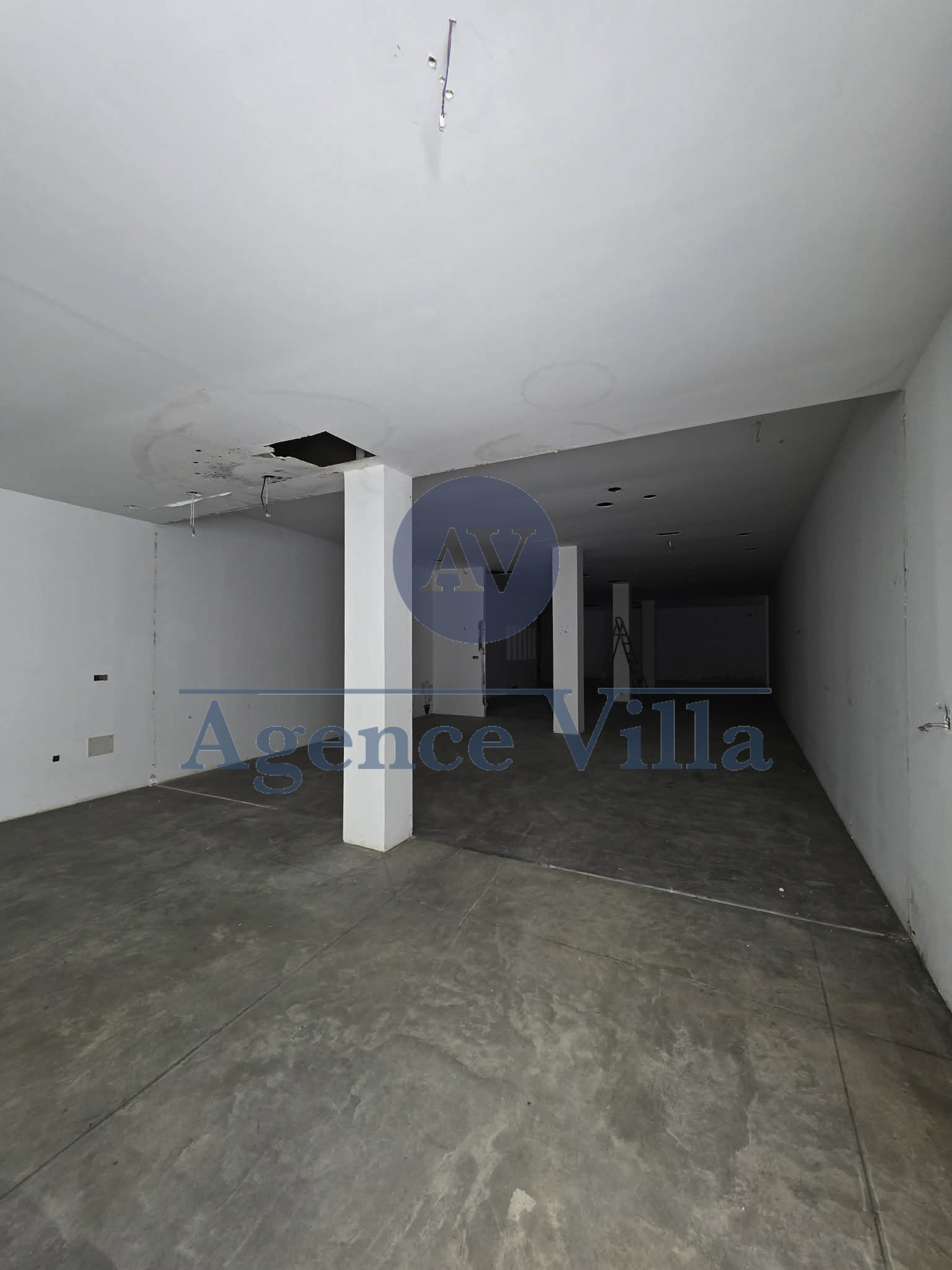 El Kram&nbsp;Le Kram&nbsp;Bureaux & Commerces&nbsp;Bureau&nbsp;Un d�p�t de 500m au lac3