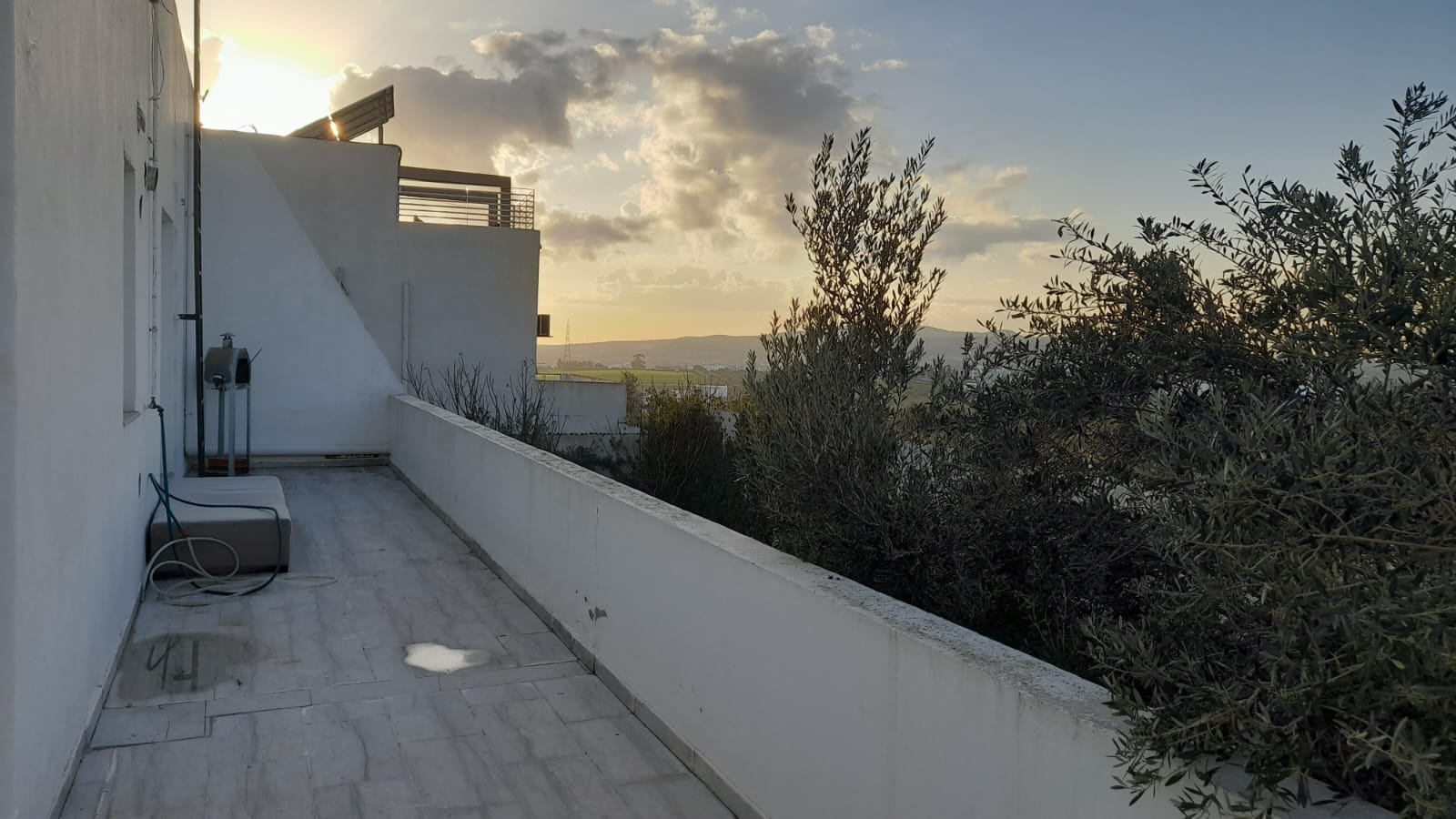 Ariana Ville&nbsp;Cite Ennasr 2&nbsp;Location&nbsp;Appart. 4 pi�ces&nbsp;�tage d'une villa s 3 cit� nasr