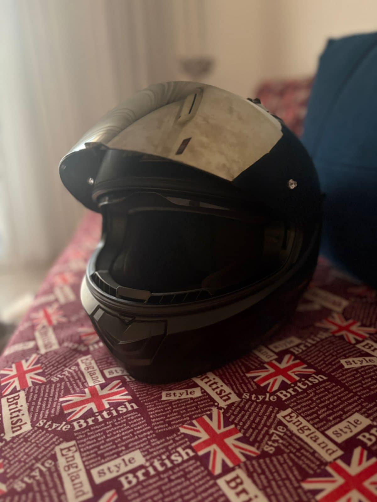 Le Bardo&nbsp;Le Bardo&nbsp;Accessoires et Entretien&nbsp;Autres Accessoires Auto&nbsp;Casque de moto neuf