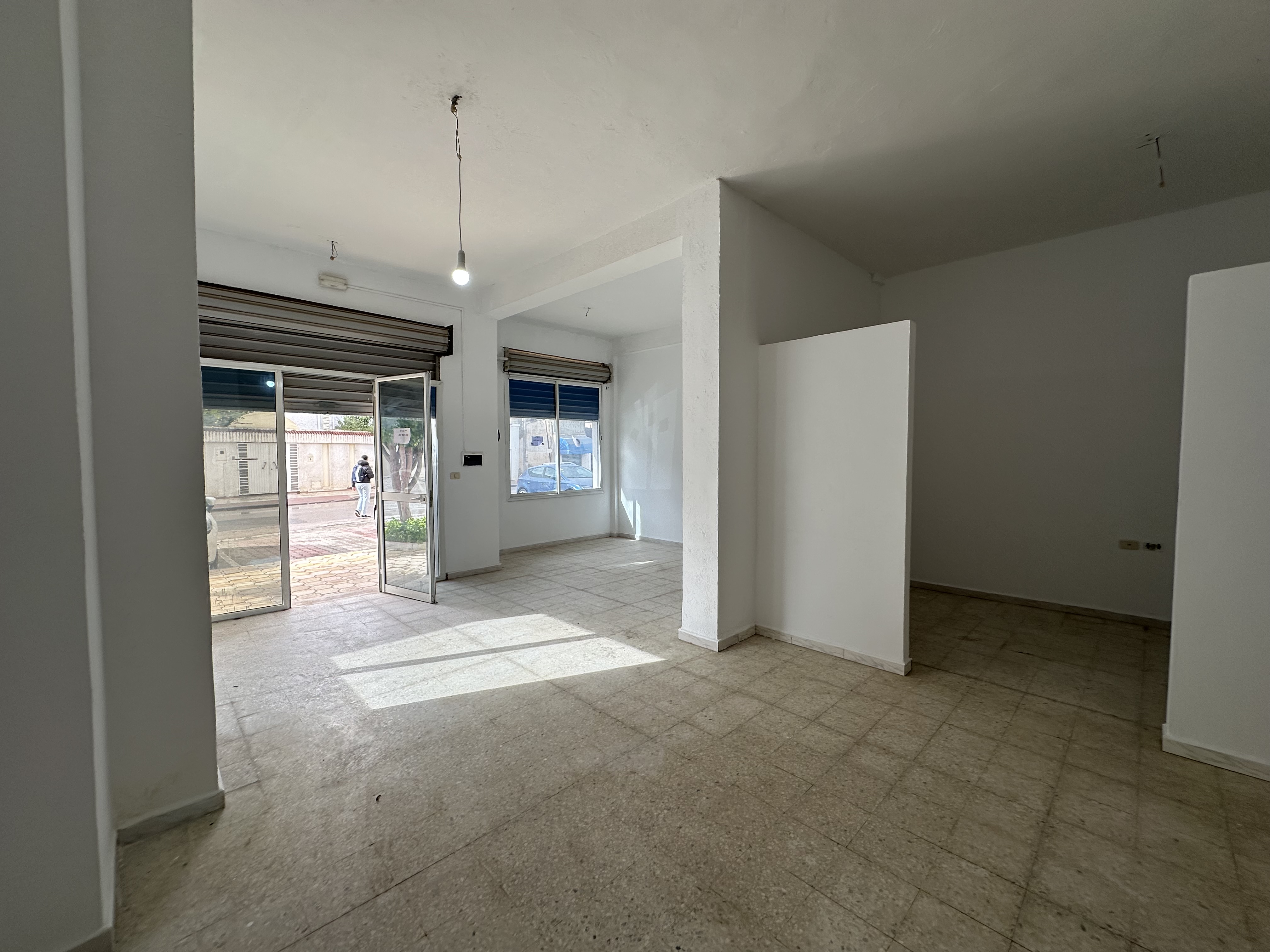 Bou Mhel El Bassatine&nbsp;Bou Mhel&nbsp;Bureaux & Commerces&nbsp;Surfaces&nbsp;Grand local commercial 57m boumhel el bassatine