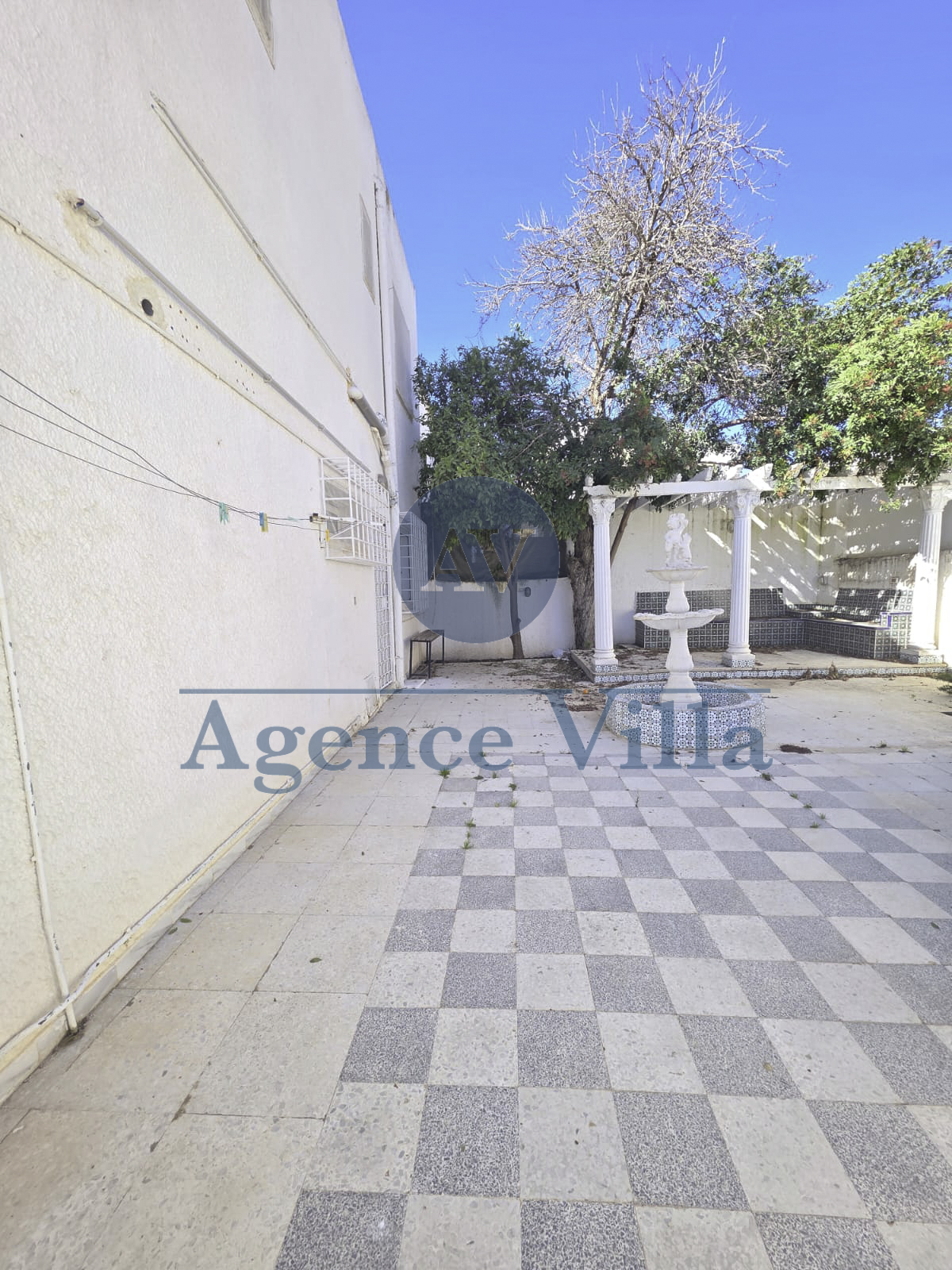 La Marsa&nbsp;Marsa Ennassim&nbsp;Location&nbsp;Appart. 5 pi�ces+&nbsp;Villa s5 � la marsa