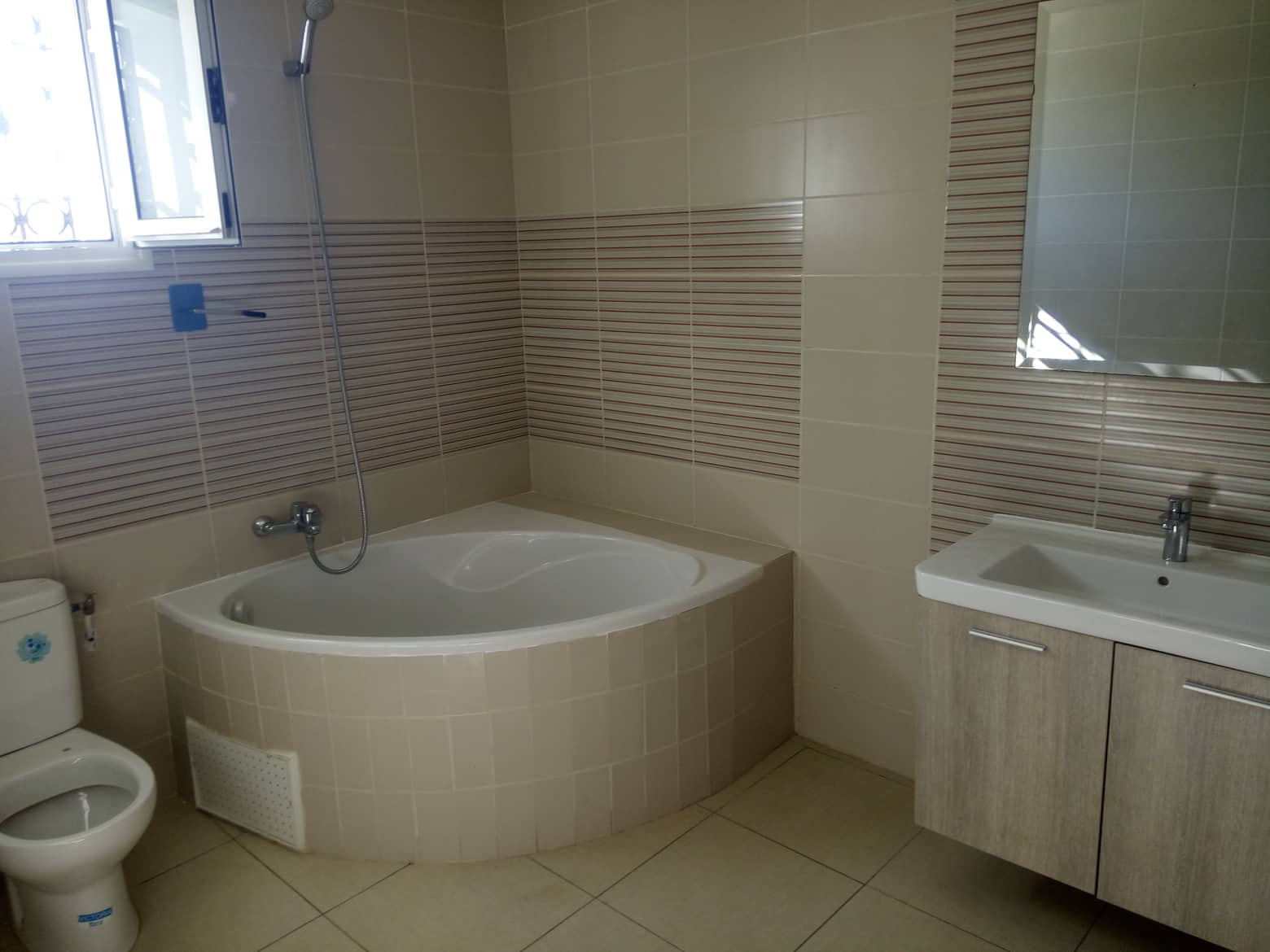 Mannouba&nbsp;La Mannouba&nbsp;Location&nbsp;Appart. 4 pi�ces&nbsp;Etage de villa