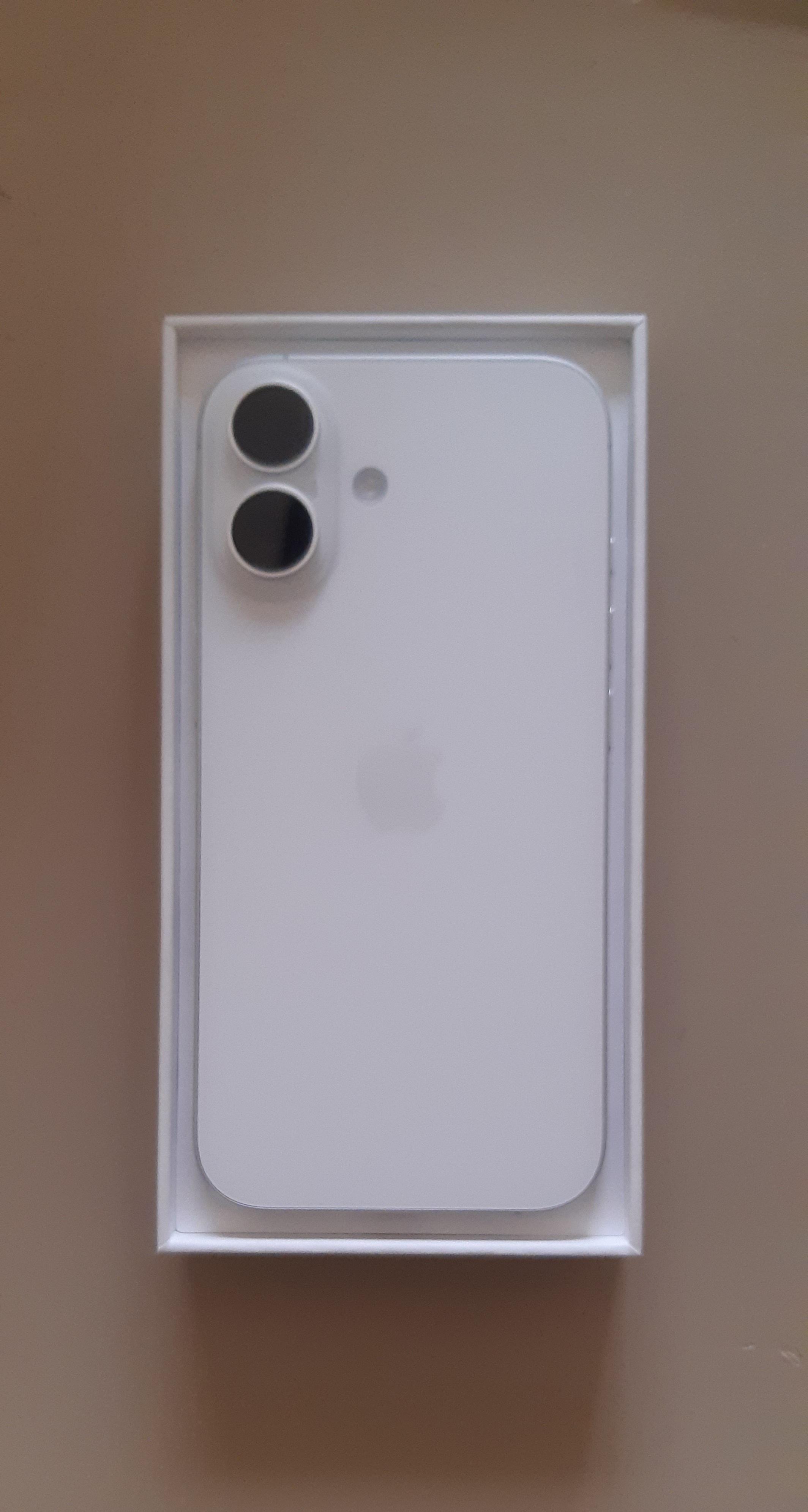 Ariana Ville&nbsp;Cite Ennasr 2&nbsp;Apple / MacBook&nbsp;Autre&nbsp;Iphone 16 blanc