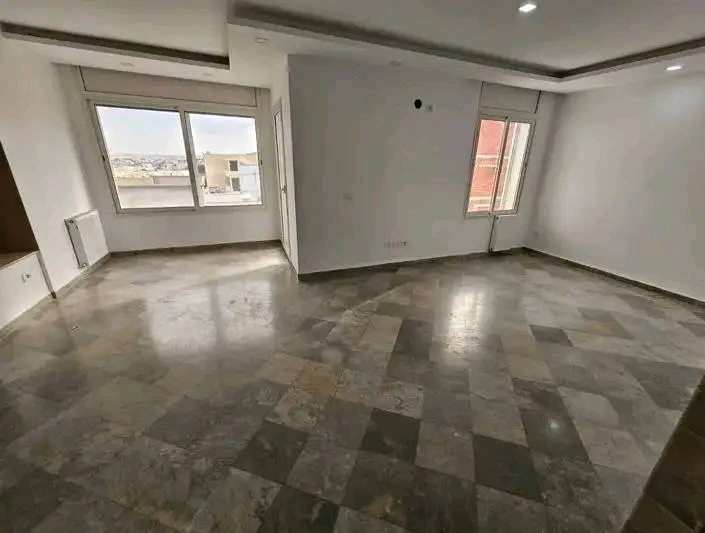 Raoued&nbsp;Cite El Ghazala 2&nbsp;Location&nbsp;Appart. 4 pi�ces&nbsp;�tage d'une villa s 3 cit� el ghazela