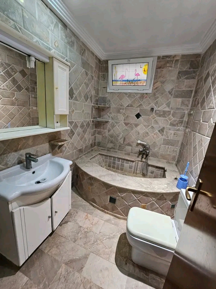 Raoued&nbsp;Cite El Ghazala 2&nbsp;Location&nbsp;Appart. 4 pi�ces&nbsp;�tage d'une villa s 3 cit� el ghazela