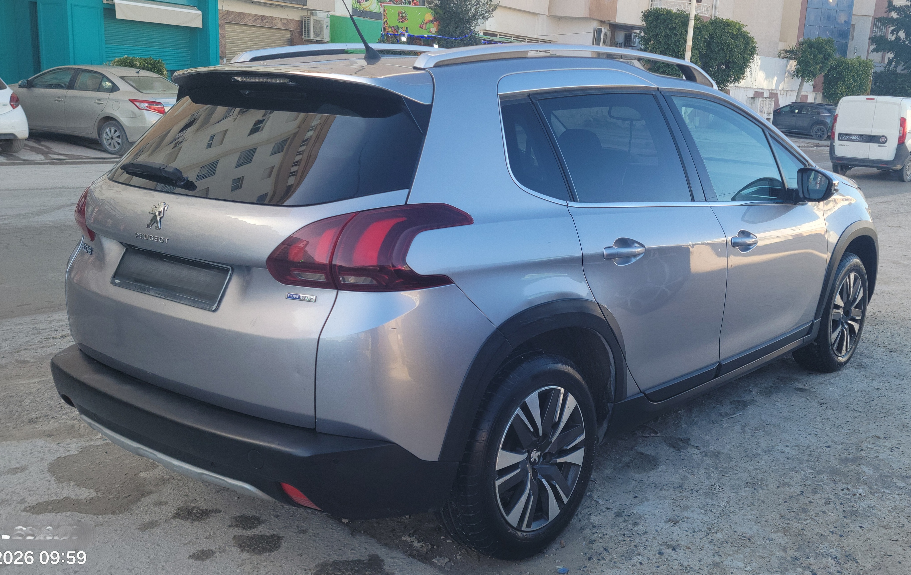 Ain Zaghouan&nbsp;Ain Zaghouan&nbsp;Peugeot&nbsp;Autre Mod�le&nbsp;Femme vend peugeot 2008 5cv toit cielo panoramique