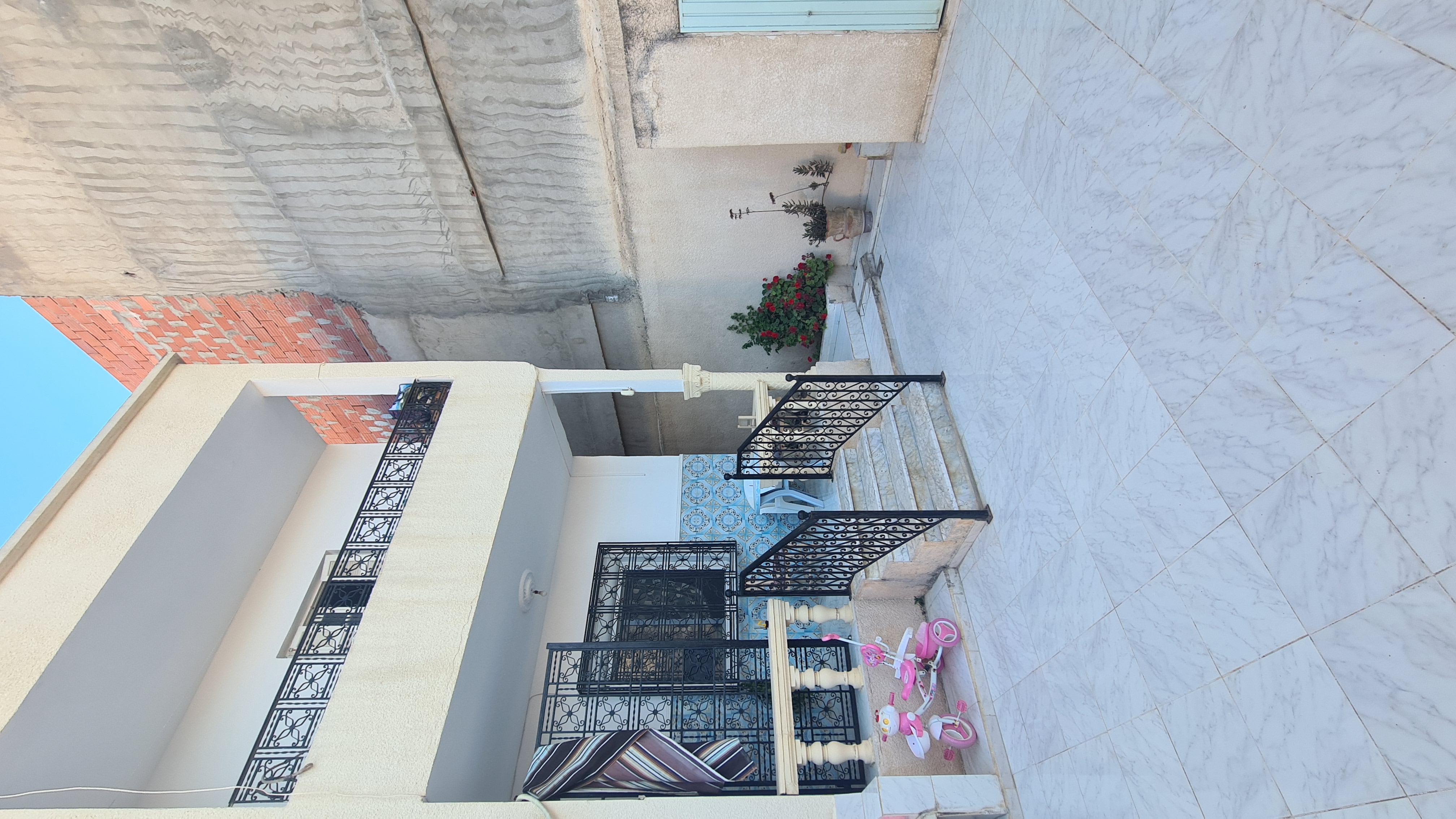 Ariana Ville&nbsp;Ariana&nbsp;Vente&nbsp;Maisons&nbsp;Pavillon de superficie total 500m2 dont 240 m2