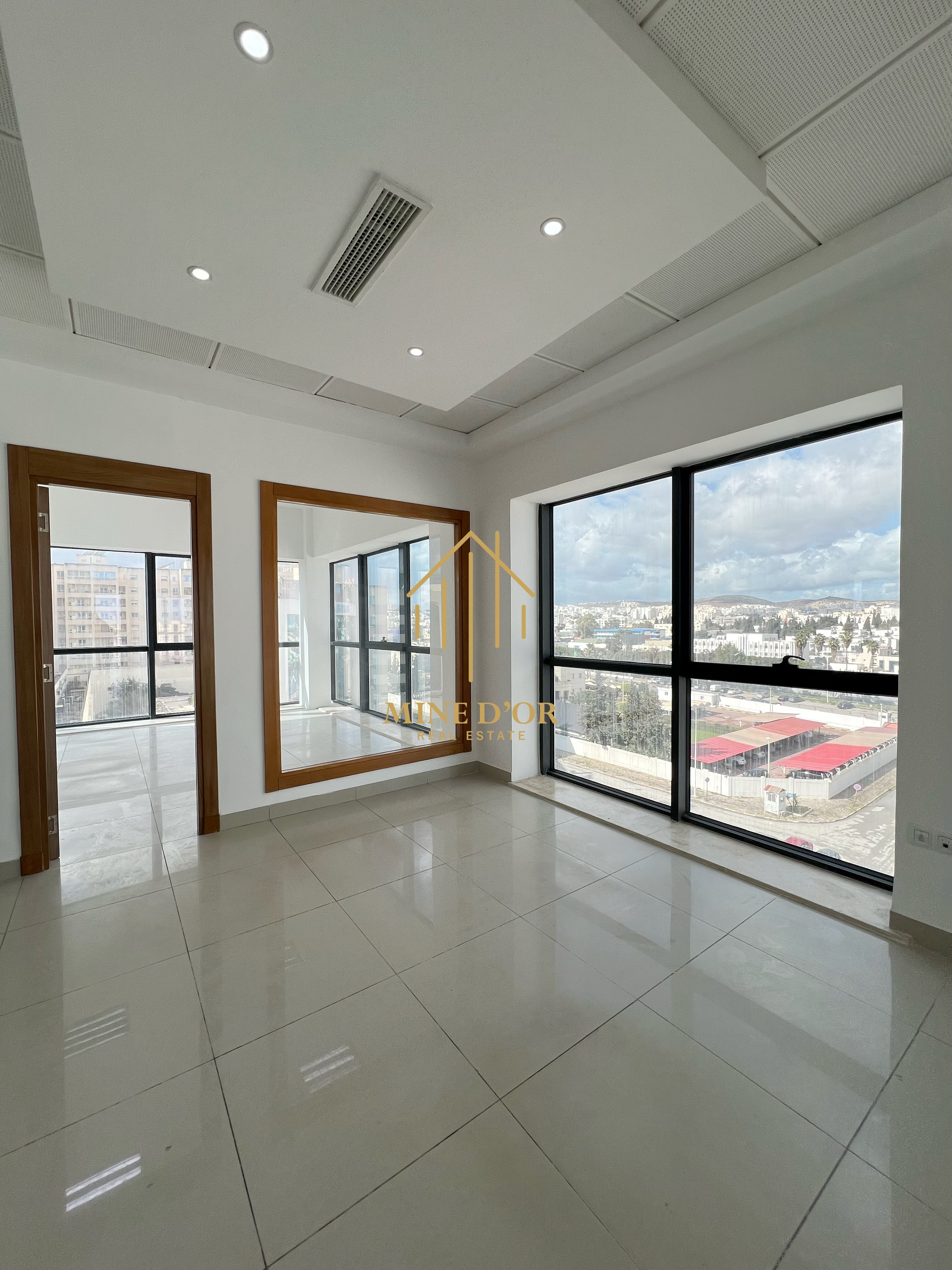 Cite El Khadra&nbsp;Zone urbaine nord&nbsp;Bureaux & Commerces&nbsp;Bureau&nbsp;Plateau spacieux 158m hts au centre urbain nord