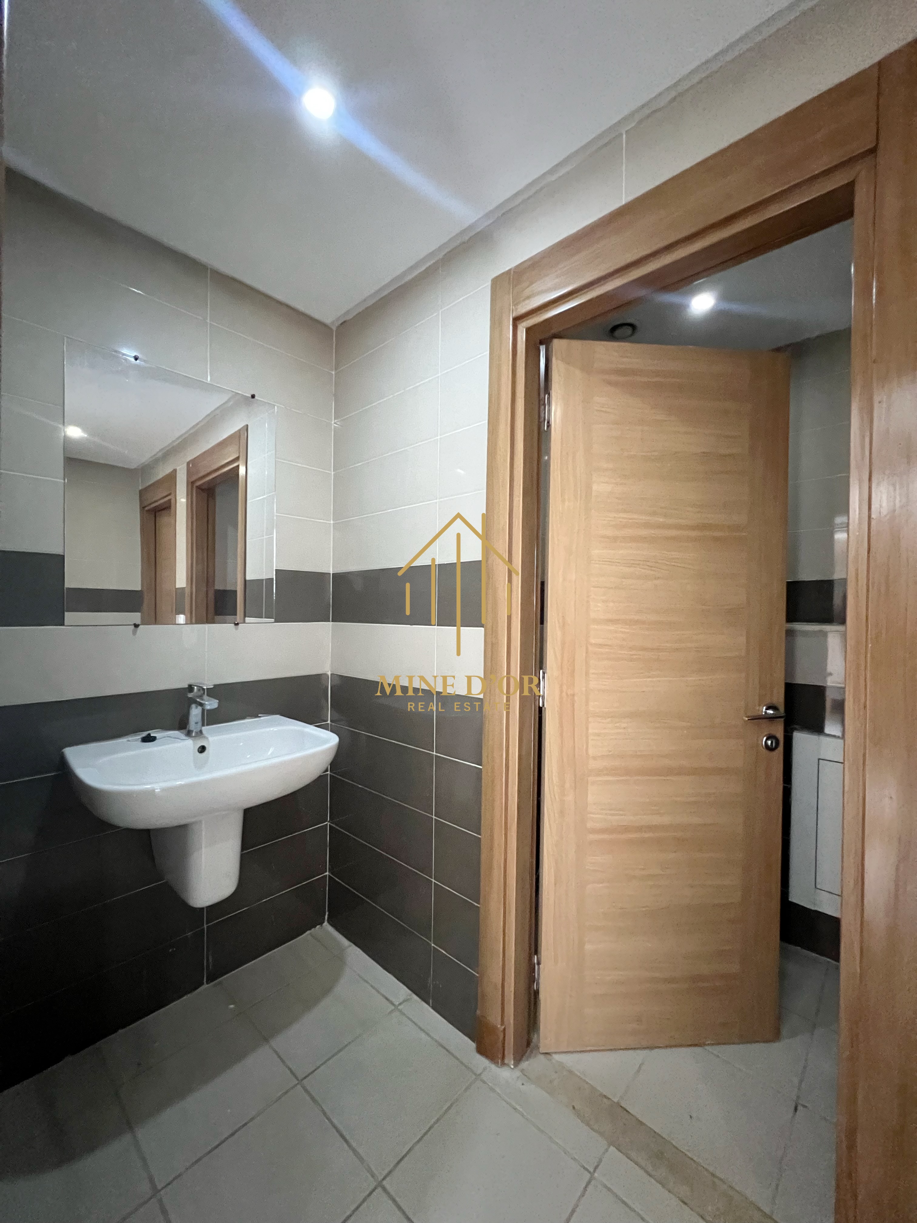 Cite El Khadra&nbsp;Zone urbaine nord&nbsp;Bureaux & Commerces&nbsp;Bureau&nbsp;Plateau spacieux 158m hts au centre urbain nord