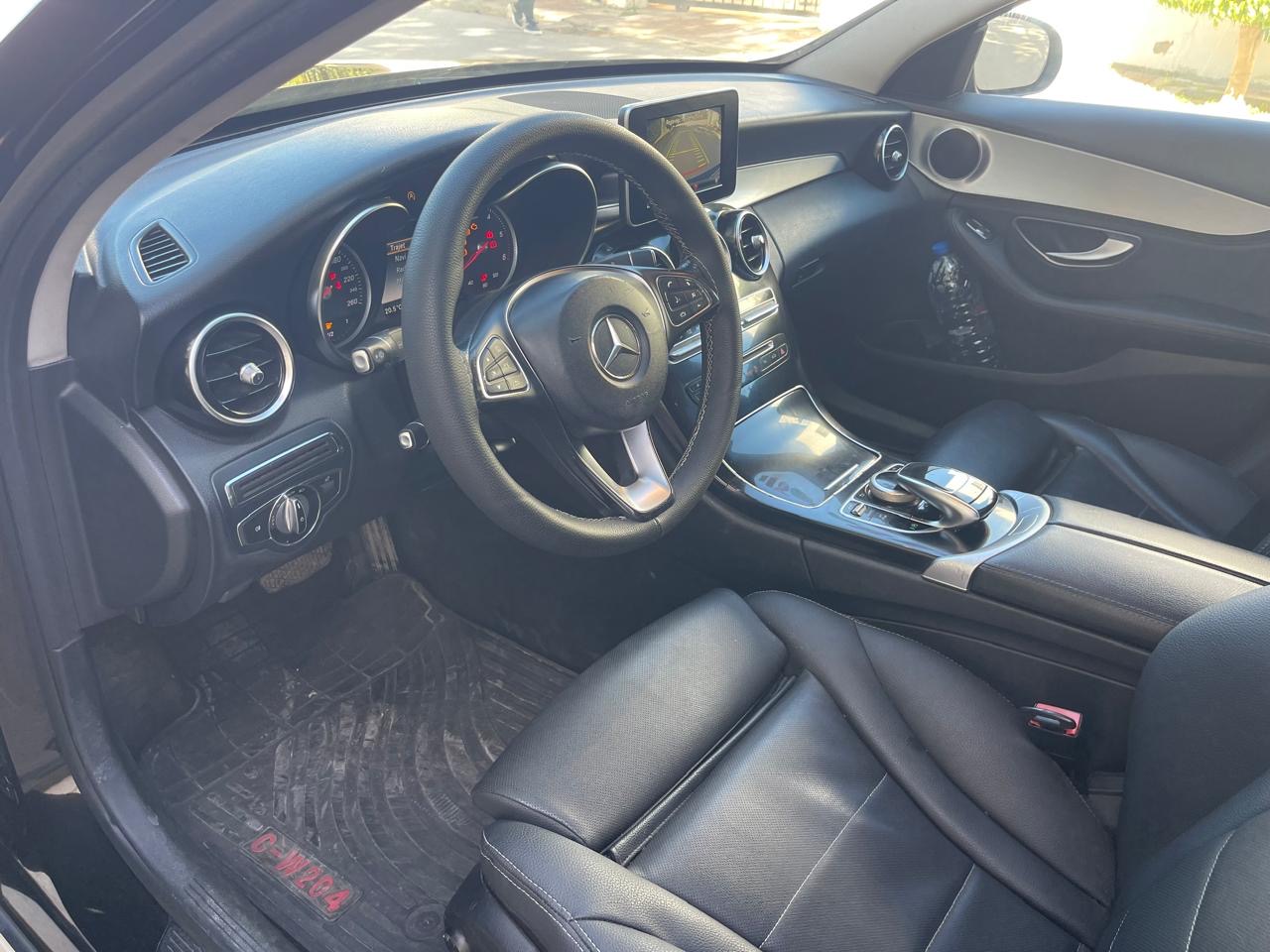 Ariana Ville&nbsp;Cite Ennasr 2&nbsp;Mercedes&nbsp;C&nbsp;Une belle voiture mercedes