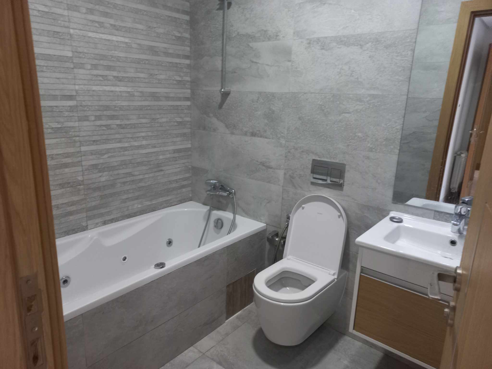 La Marsa&nbsp;El Aouina&nbsp;Location&nbsp;Appart. 2 pi�ces&nbsp;S2 spacieux pas loin du closerie ain zaghouan