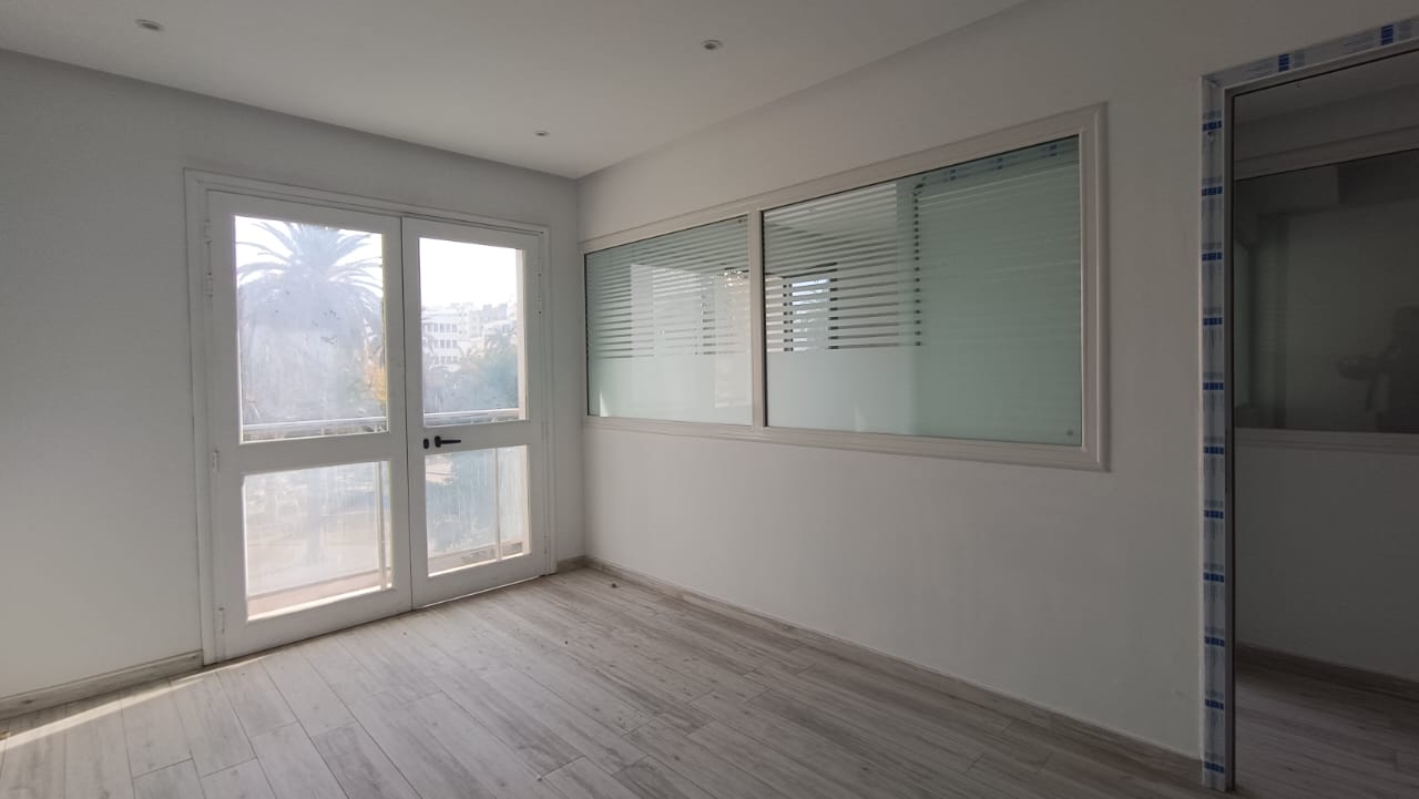 El Menzah&nbsp;Tunis Belvedere&nbsp;Bureaux & Commerces&nbsp;Bureau&nbsp;Bureau  ht standing grand accueil et 03 pieces
