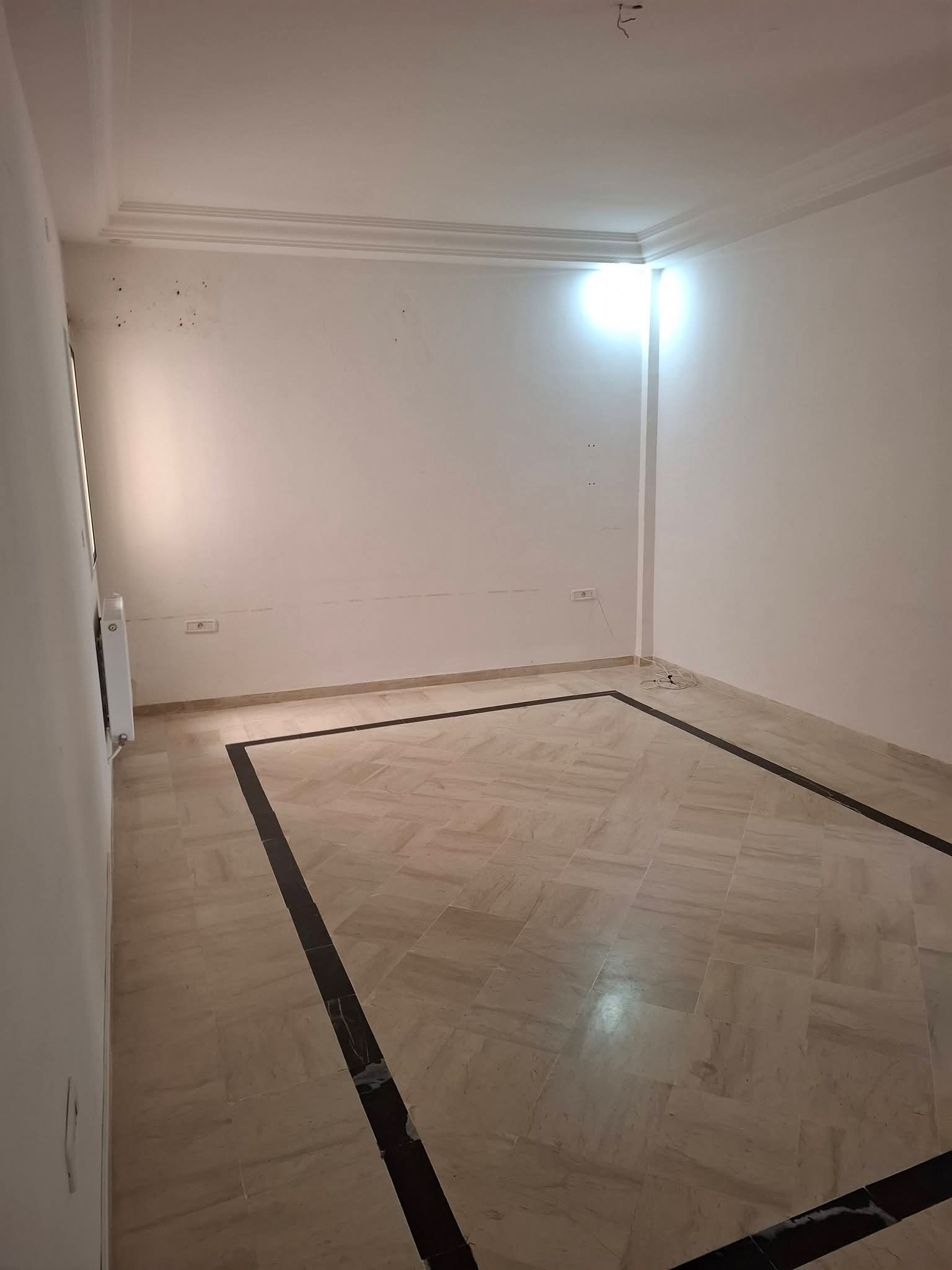 Rades&nbsp;Rades&nbsp;Location&nbsp;Appart. 3 pi�ces&nbsp;Appartement au 1etage 2 pi�ces et salon
