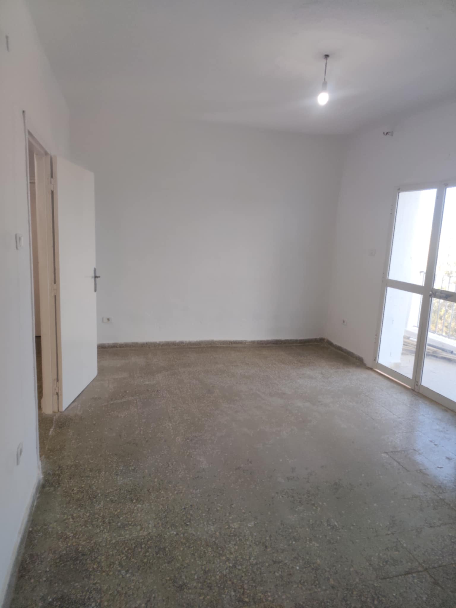 Rades&nbsp;Cite Mohamed Ali&nbsp;Location&nbsp;Appart. 2 pi�ces&nbsp;Appartement s2 r�nov� � rad�s