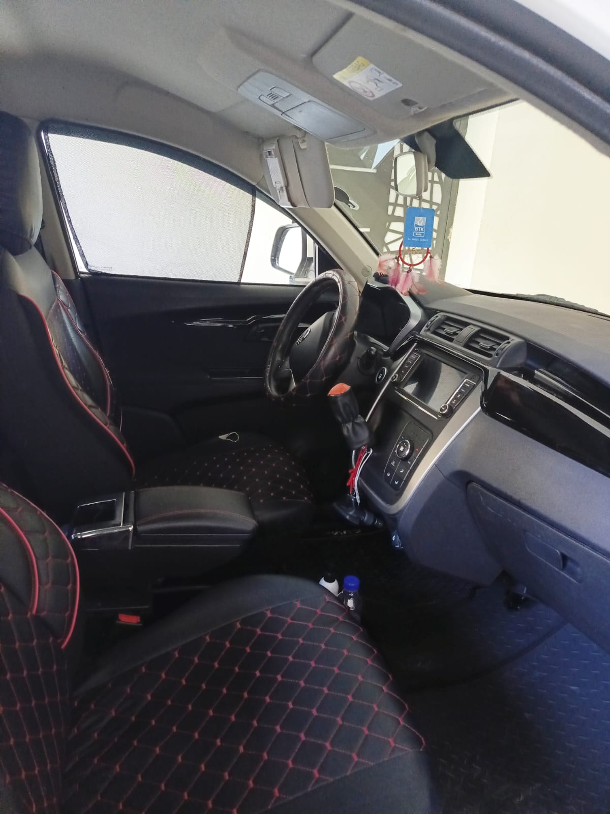 Ariana Ville&nbsp;Ariana&nbsp;Mahindra&nbsp;Autre Mod�le&nbsp;Dame vend mahindra k8 ttes options 56000km tbe