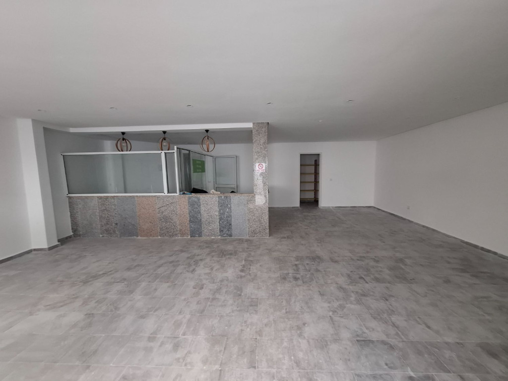 Fouchana&nbsp;Zone Industrielle El Meghira&nbsp;Bureaux & Commerces&nbsp;Atelier,Garage&nbsp;Local industriel 1250 m mghira 1