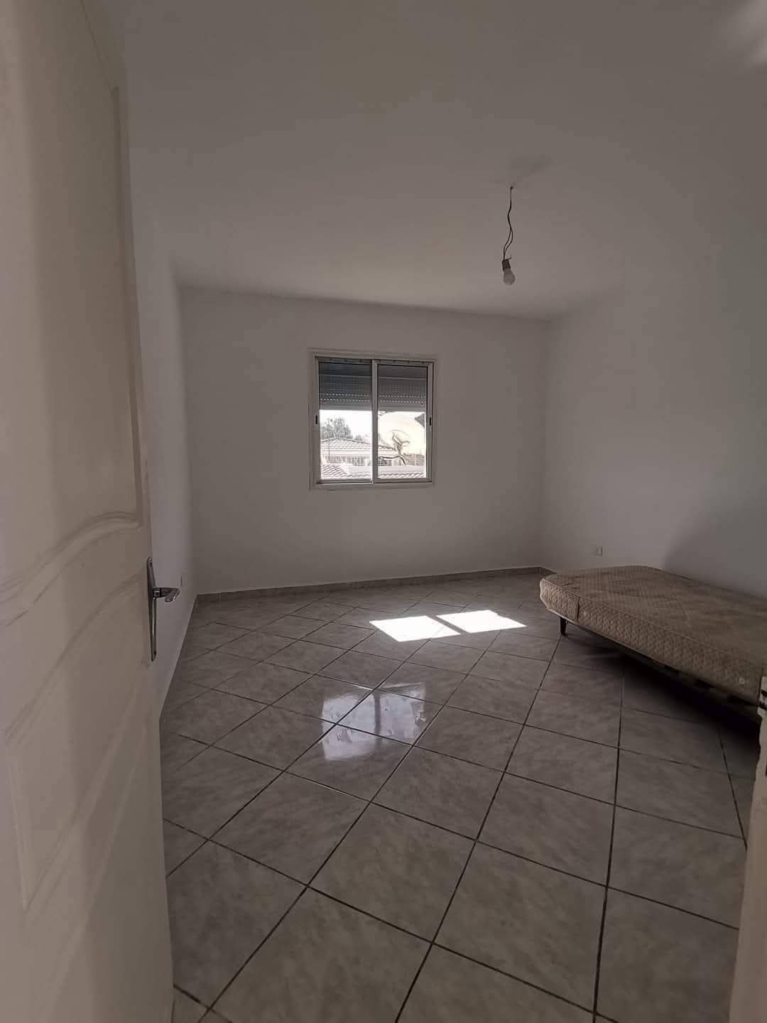 Hammam Chatt&nbsp;Hammam Chatt&nbsp;Location&nbsp;Appart. 3 pi�ces&nbsp;Etage s2 a taher sfar avec garage