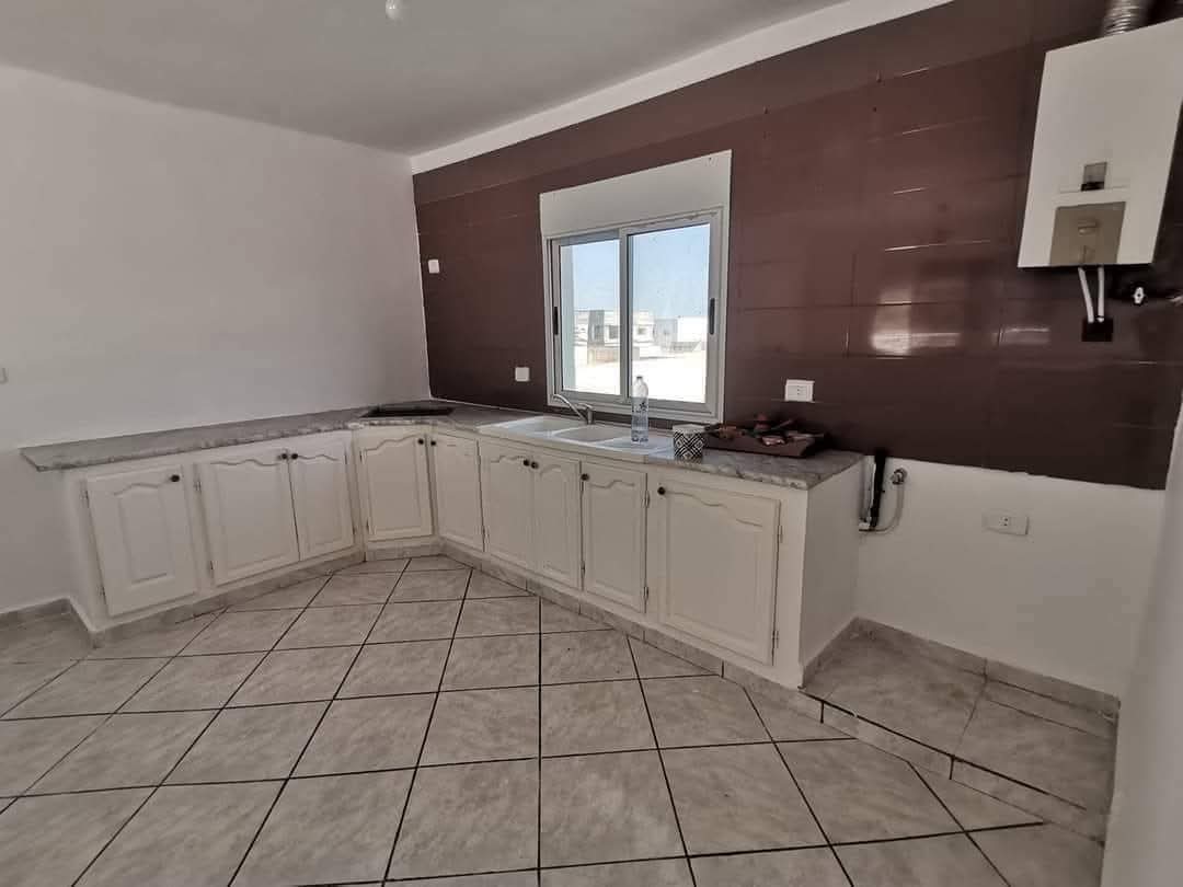 Hammam Chatt&nbsp;Hammam Chatt&nbsp;Location&nbsp;Appart. 3 pi�ces&nbsp;Etage s2 a taher sfar avec garage