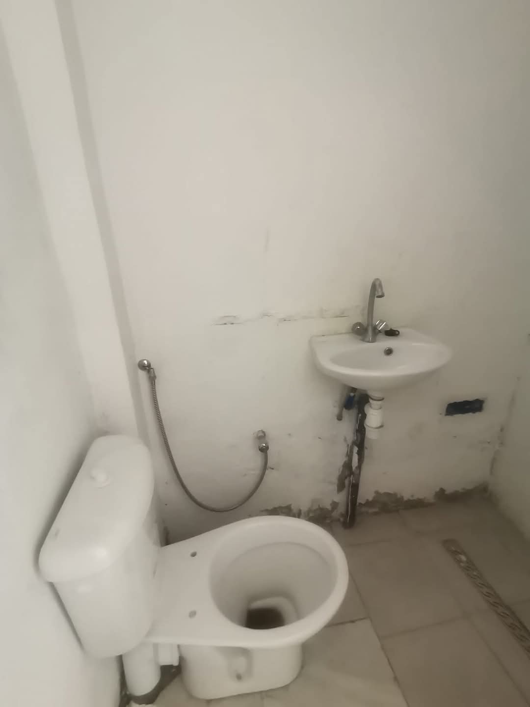 Hammam Chatt&nbsp;Hammam Chatt&nbsp;Location&nbsp;Appart. 1 pi�ce&nbsp;Studio s0 a hammam chatt entr�e ind�pendante 270dt