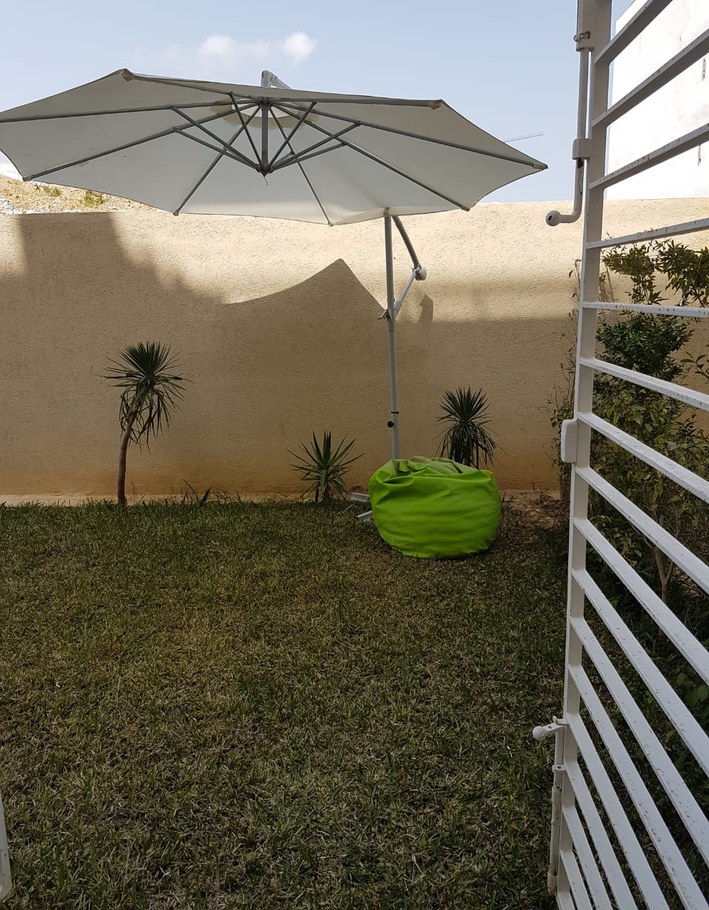 Ariana Ville&nbsp;Cite Ennasr 2&nbsp;Location&nbsp;Appart. 2 pi�ces&nbsp;Superbe s1 haut standing � ennasr 2 avec jardin