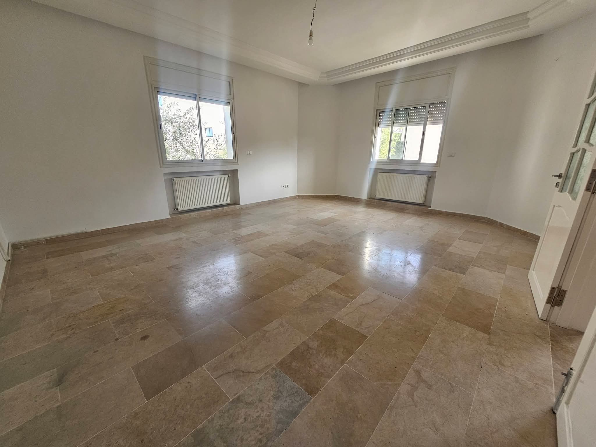 Mnihla&nbsp;Jardins d'el Menzah&nbsp;Location&nbsp;Appart. 5 pi�ces+&nbsp;Etage de villa s4 1800d jardin del menzah 2