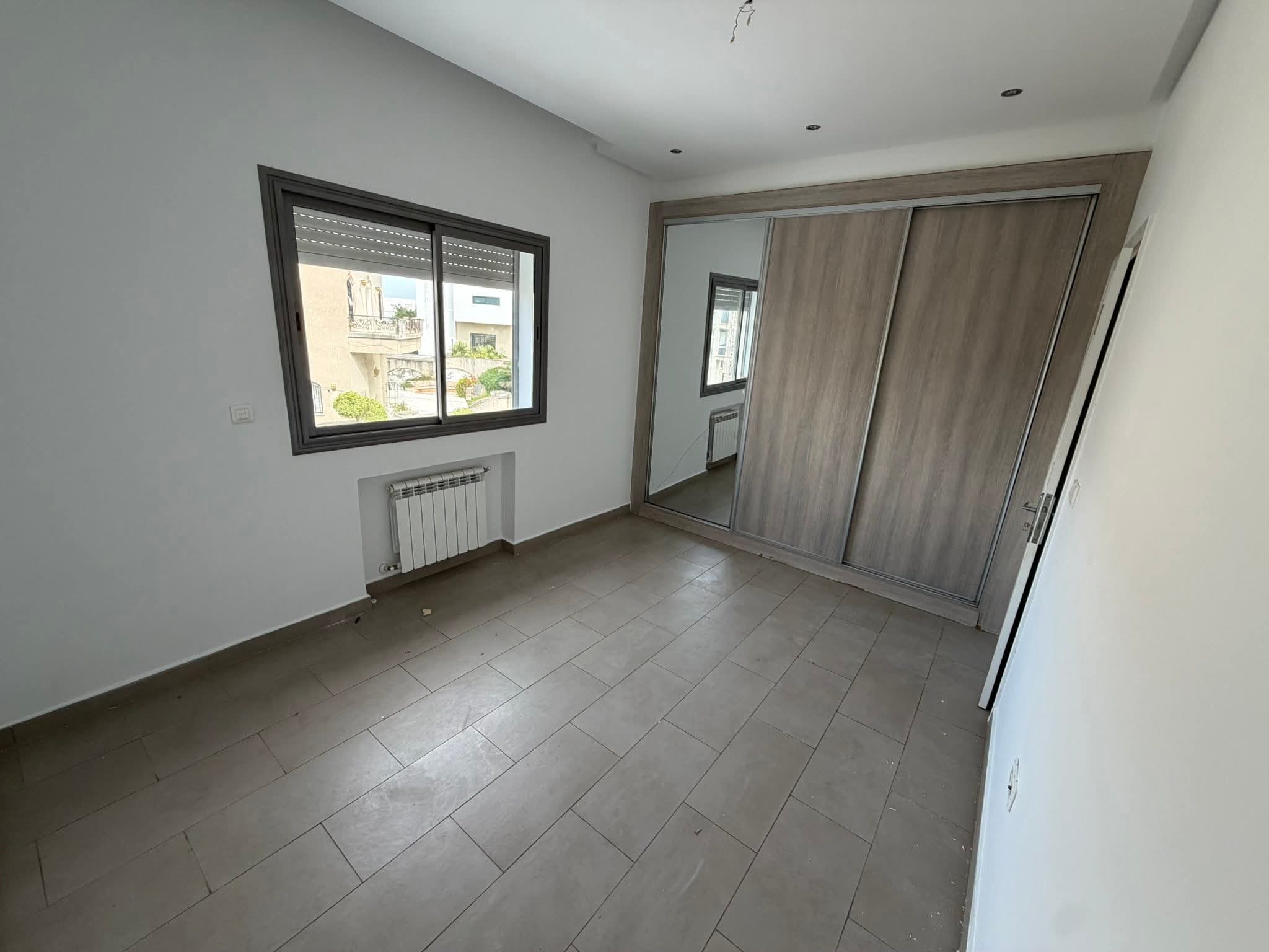 Ariana Ville&nbsp;Riadh Landlous&nbsp;Location&nbsp;Maisons&nbsp;Triplex s4 3000d riadh el andalous