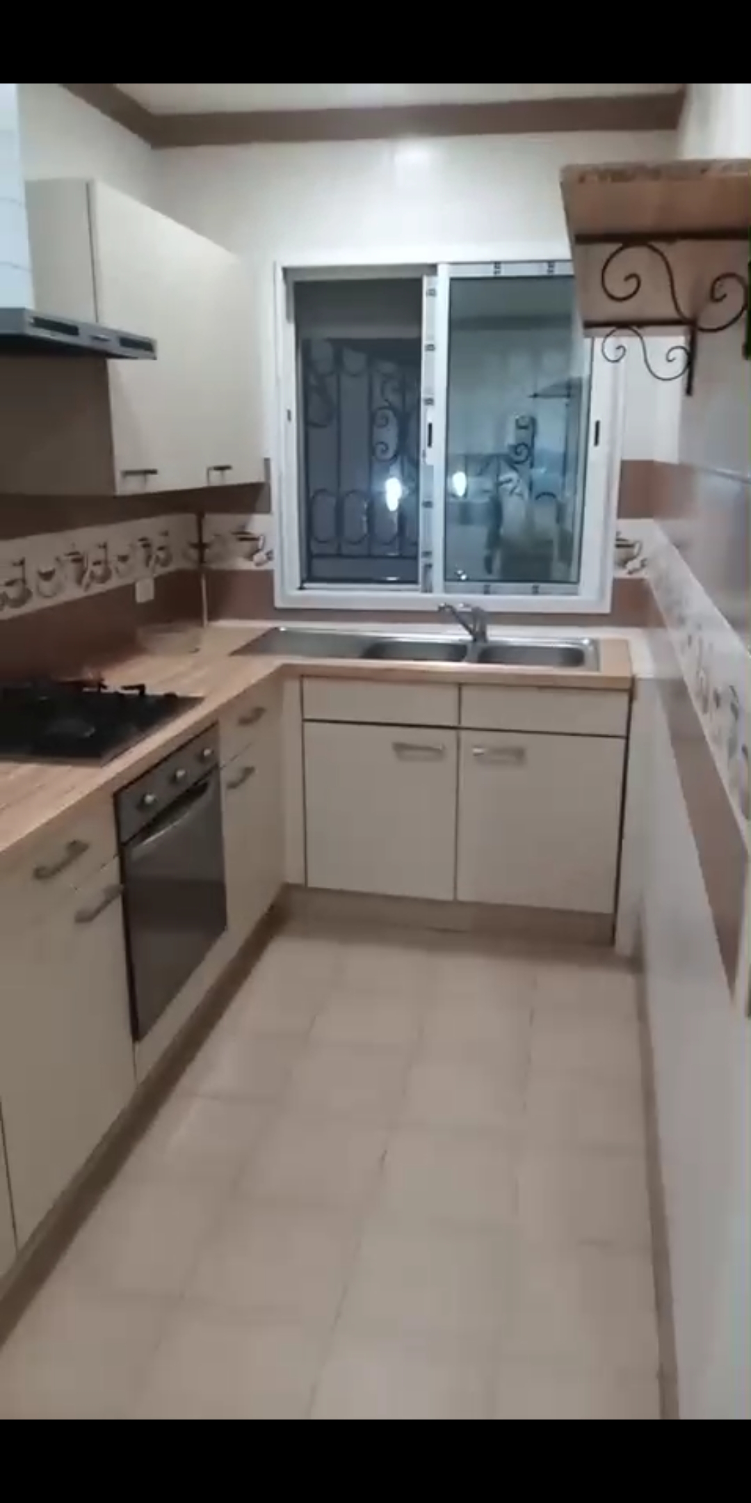 Ariana Ville&nbsp;Cite Ennasr 1&nbsp;Location&nbsp;Appart. 3 pi�ces&nbsp;S2 lux rdc