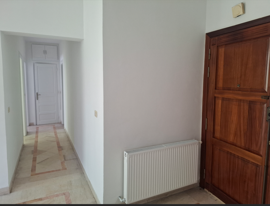 La Marsa&nbsp;El Aouina&nbsp;Location&nbsp;Appart. 3 pi�ces&nbsp;Agr�able appartement � la r�sidence salma l'aouina