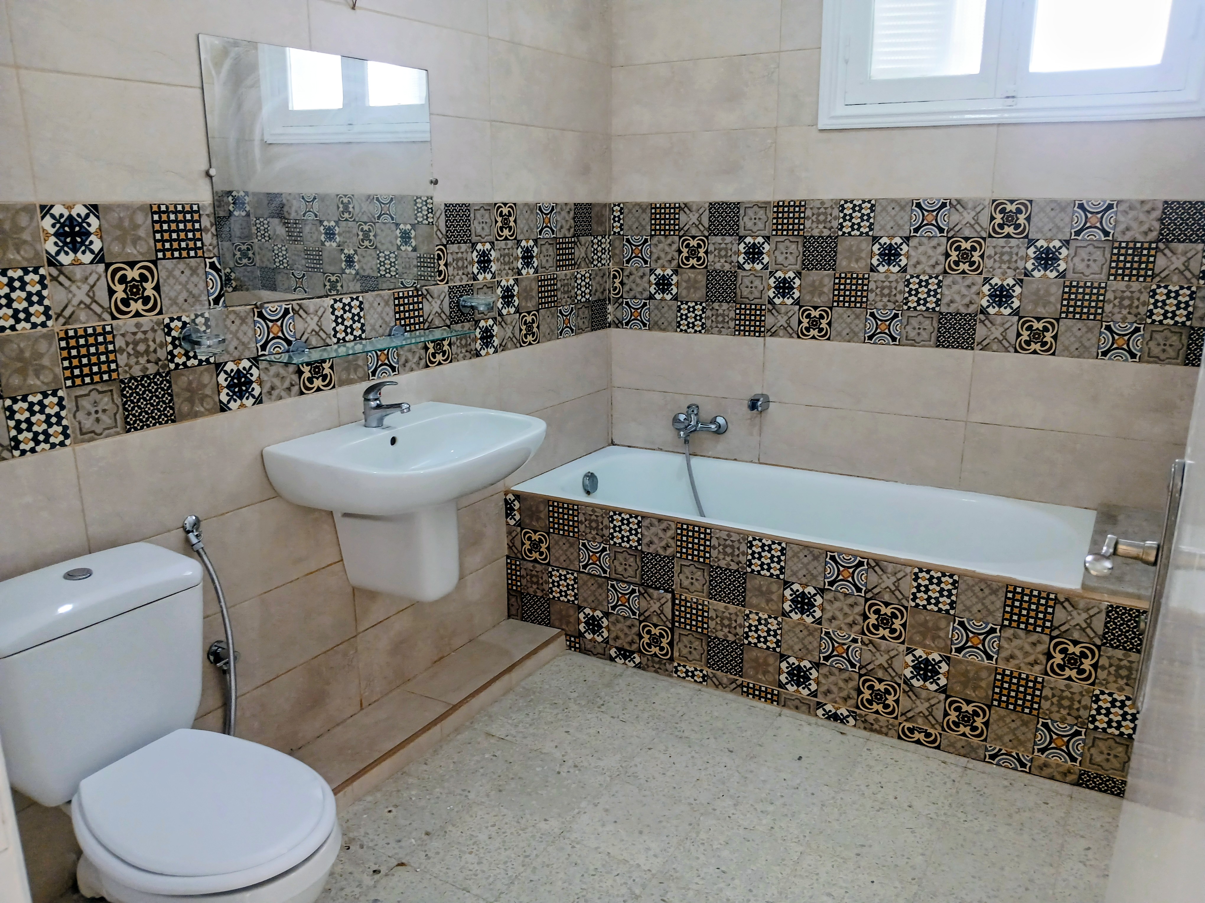 Ariana Ville&nbsp;El Menzah 7&nbsp;Location&nbsp;Appart. 4 pi�ces&nbsp;Etage de villa s3 avec terrasse � menzah 7