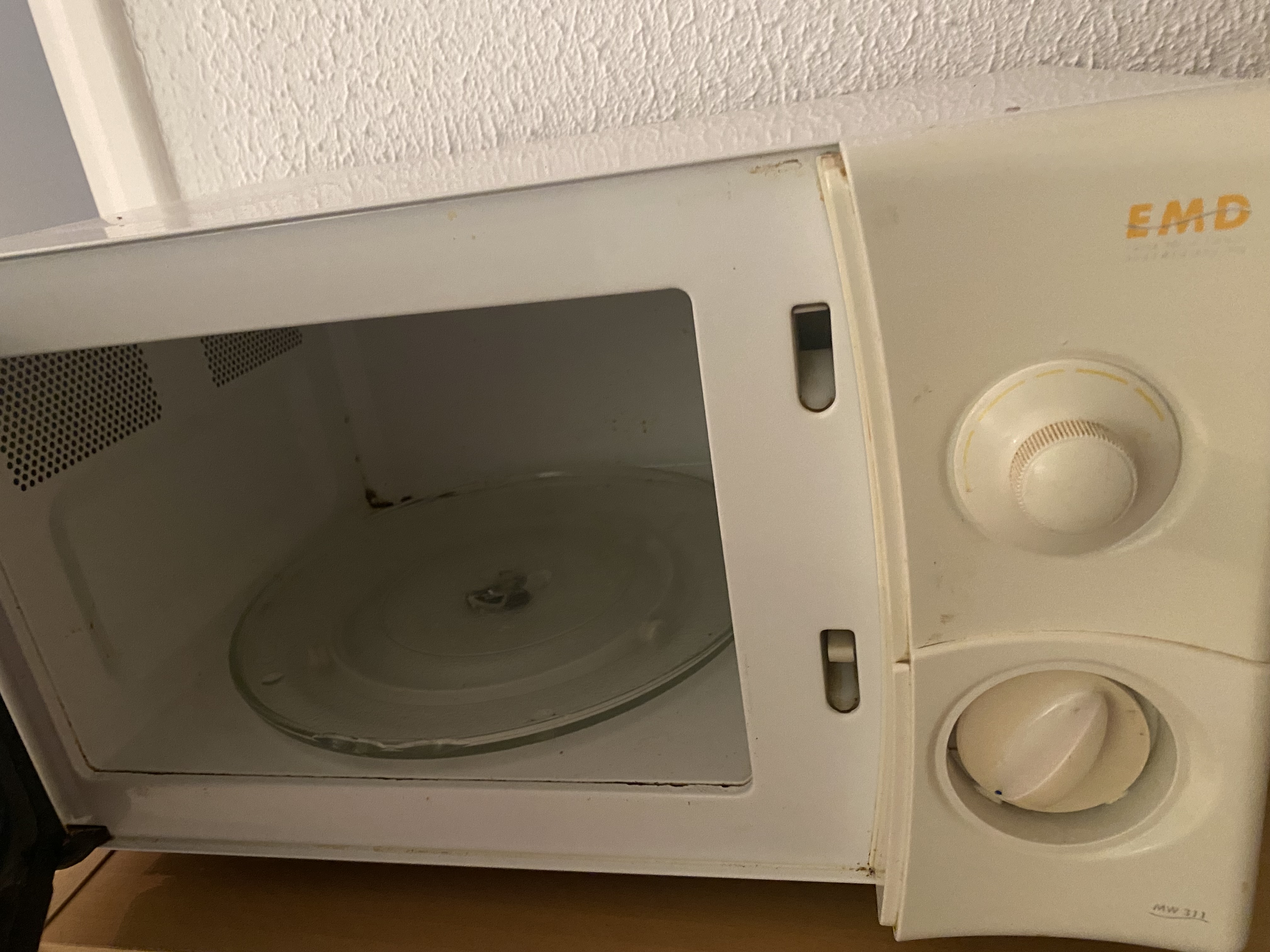Raoued&nbsp;Ariana Essoughra&nbsp;Micro-ondes&nbsp;Autre&nbsp;Micro onde occasion