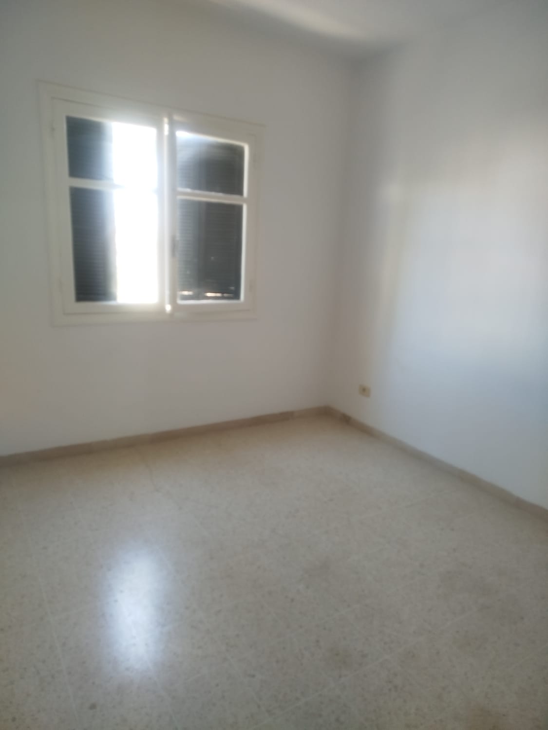 La Soukra&nbsp;Borj Louzir&nbsp;Location&nbsp;Appart. 4 pi�ces&nbsp;Un appartement s3 �  borj louzir