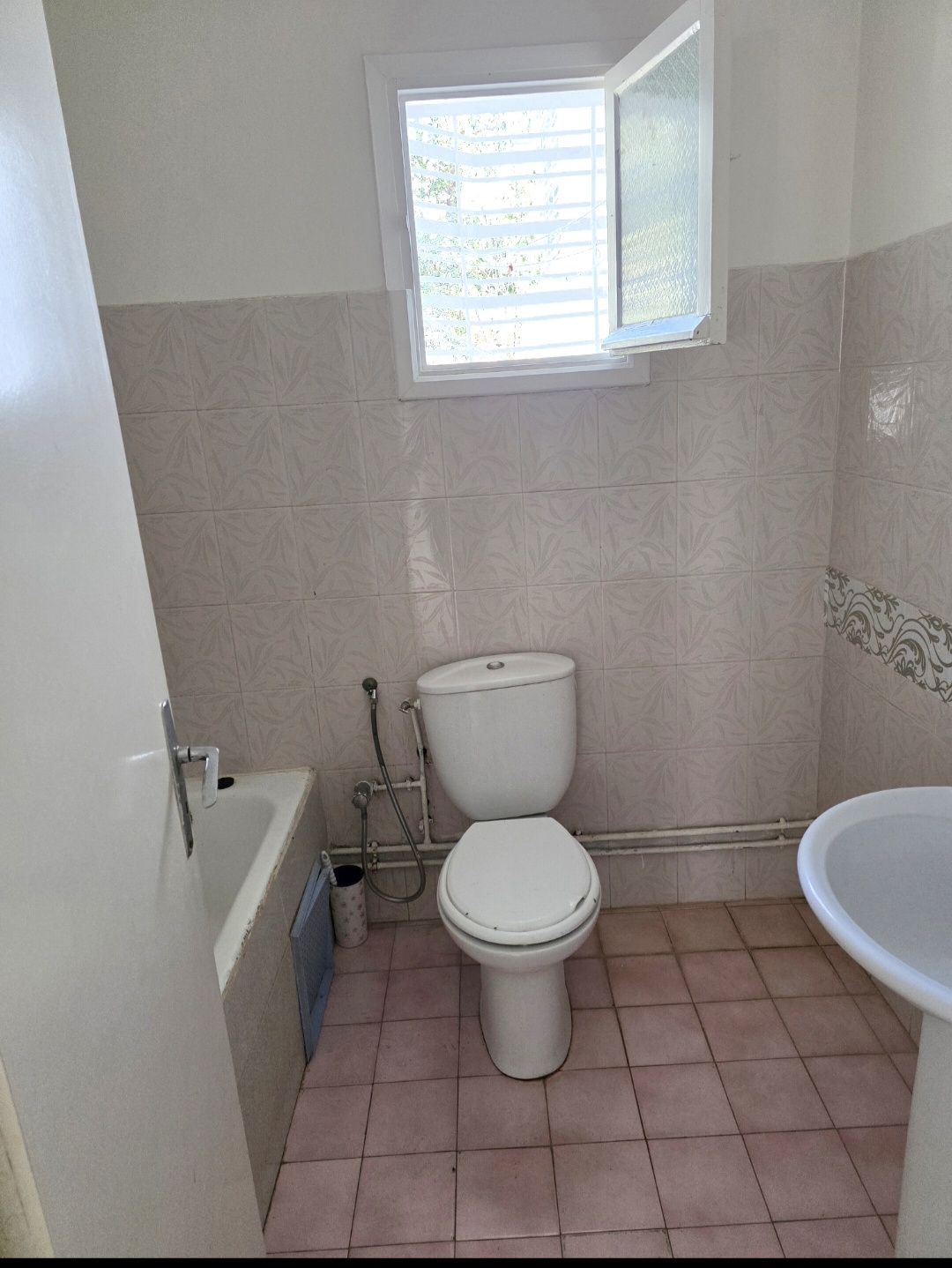 El Menzah&nbsp;El Manar 1&nbsp;Location&nbsp;Appart. 3 pi�ces&nbsp;Appartement s3 1er �tage manar1