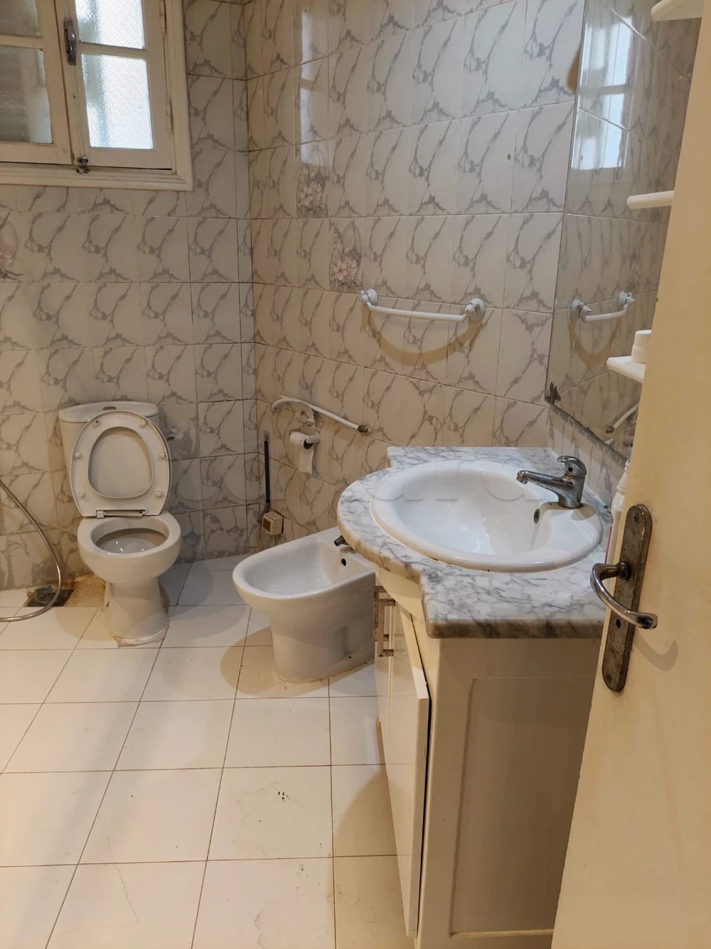 El Menzah&nbsp;El Menzah 9&nbsp;Location&nbsp;Appart. 4 pi�ces&nbsp;Villa s4 spacieuse  emplacement prime menzah 9