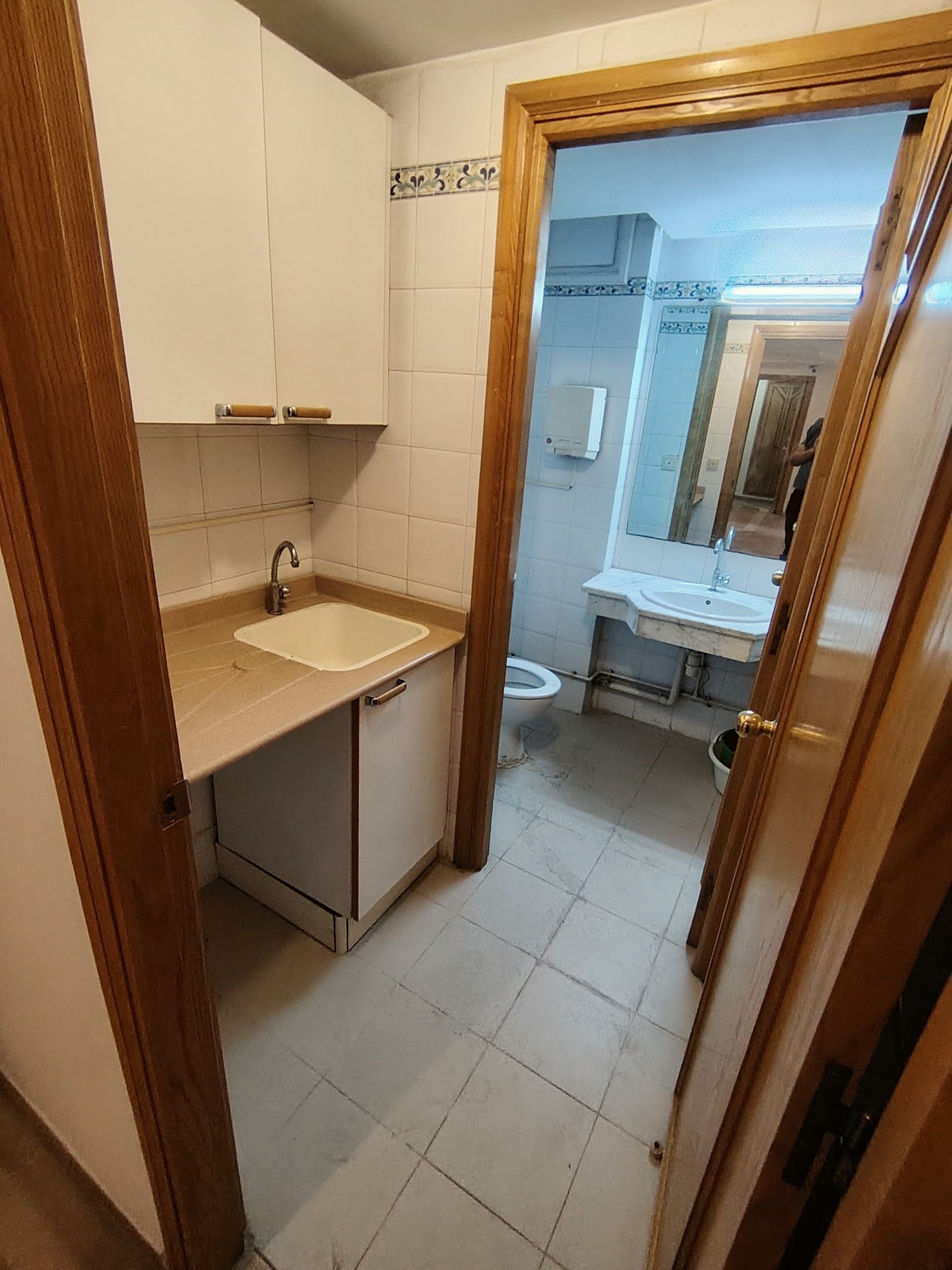 Bab Bhar&nbsp;Bab Bhar&nbsp;Location&nbsp;Appart. 3 pi�ces&nbsp;Bureau haut standing avec parking