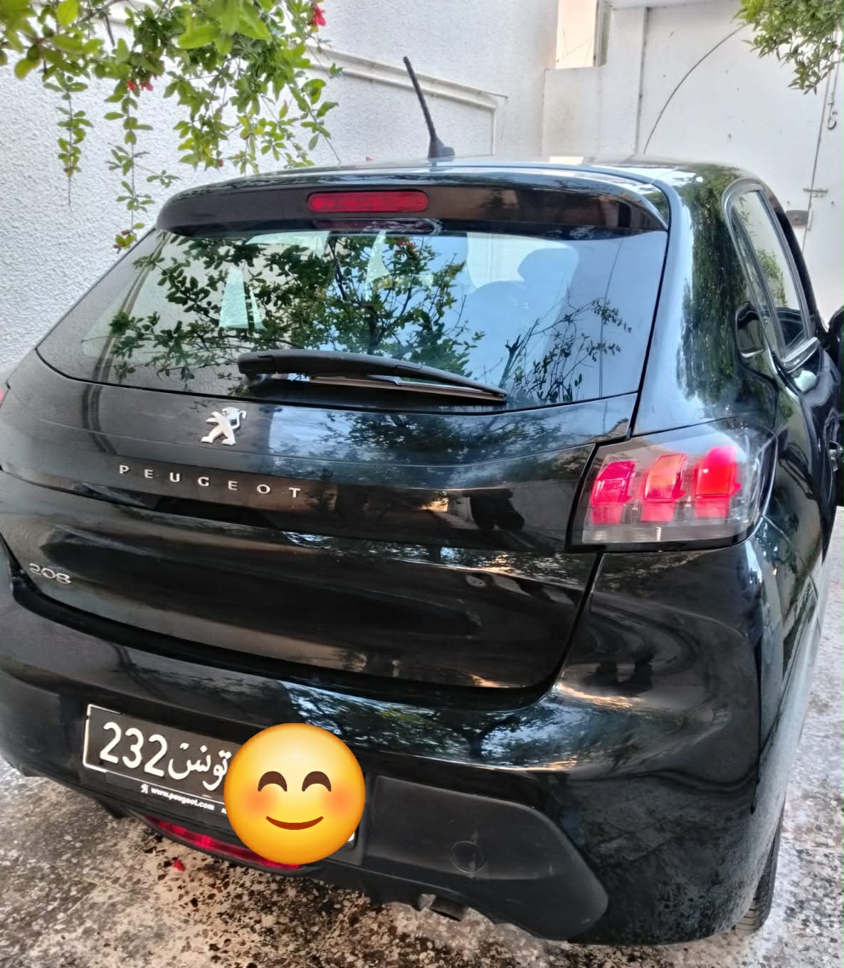 Bab Souika&nbsp;Bab El Khadra&nbsp;Peugeot&nbsp;208&nbsp;Belle peugeot 208 noir premi�re main