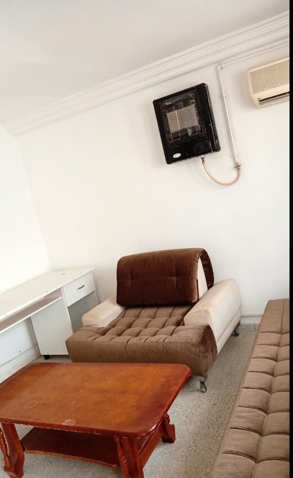 Ariana Ville&nbsp;Cite Ennasr 1&nbsp;Location&nbsp;Appart. 3 pi�ces&nbsp;S2 meubl� 850 dt le mois