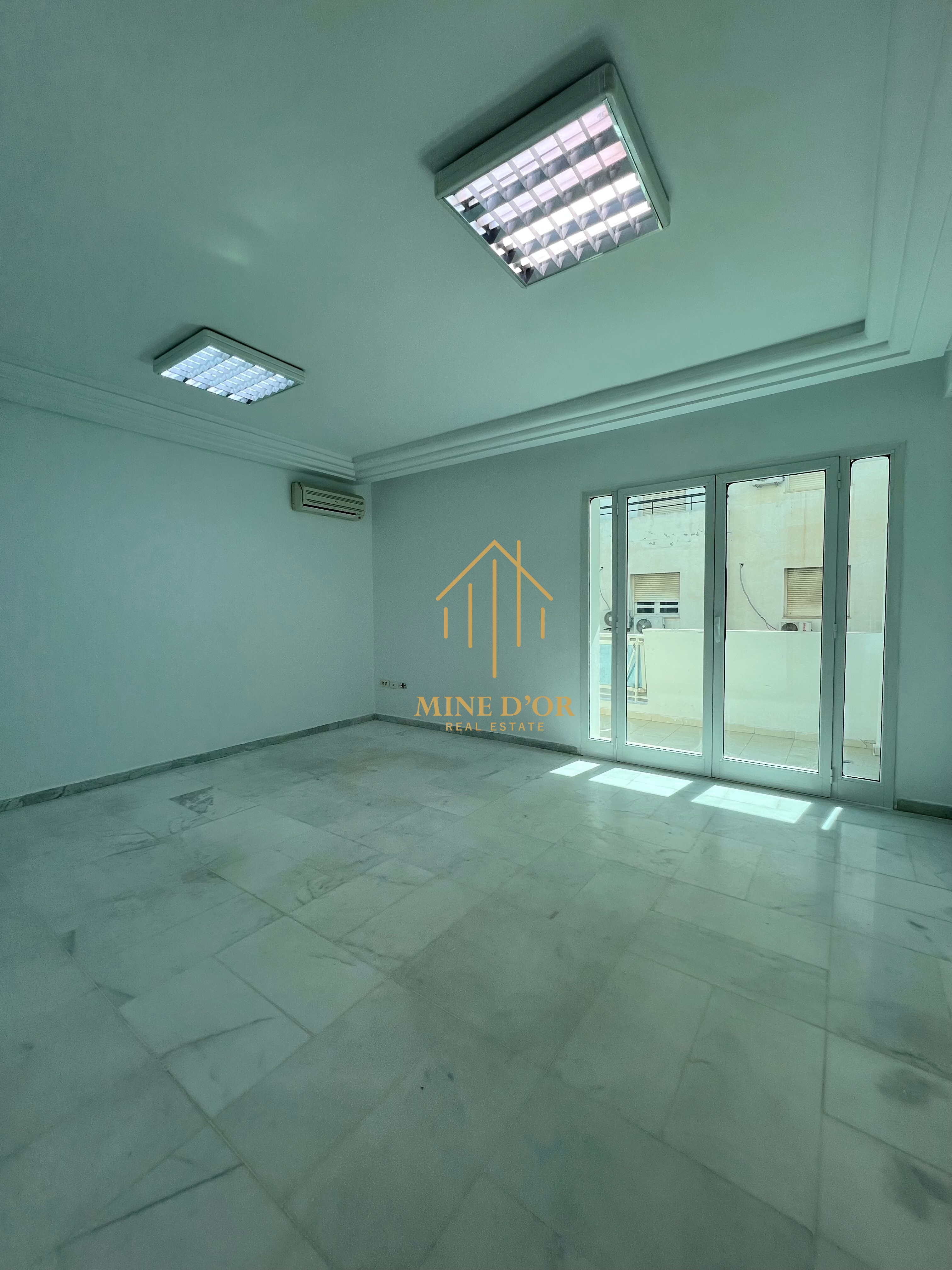 Bab Bhar&nbsp;Montplaisir&nbsp;Bureaux & Commerces&nbsp;Bureau&nbsp;Bureau spacieux 172m � montplaisir